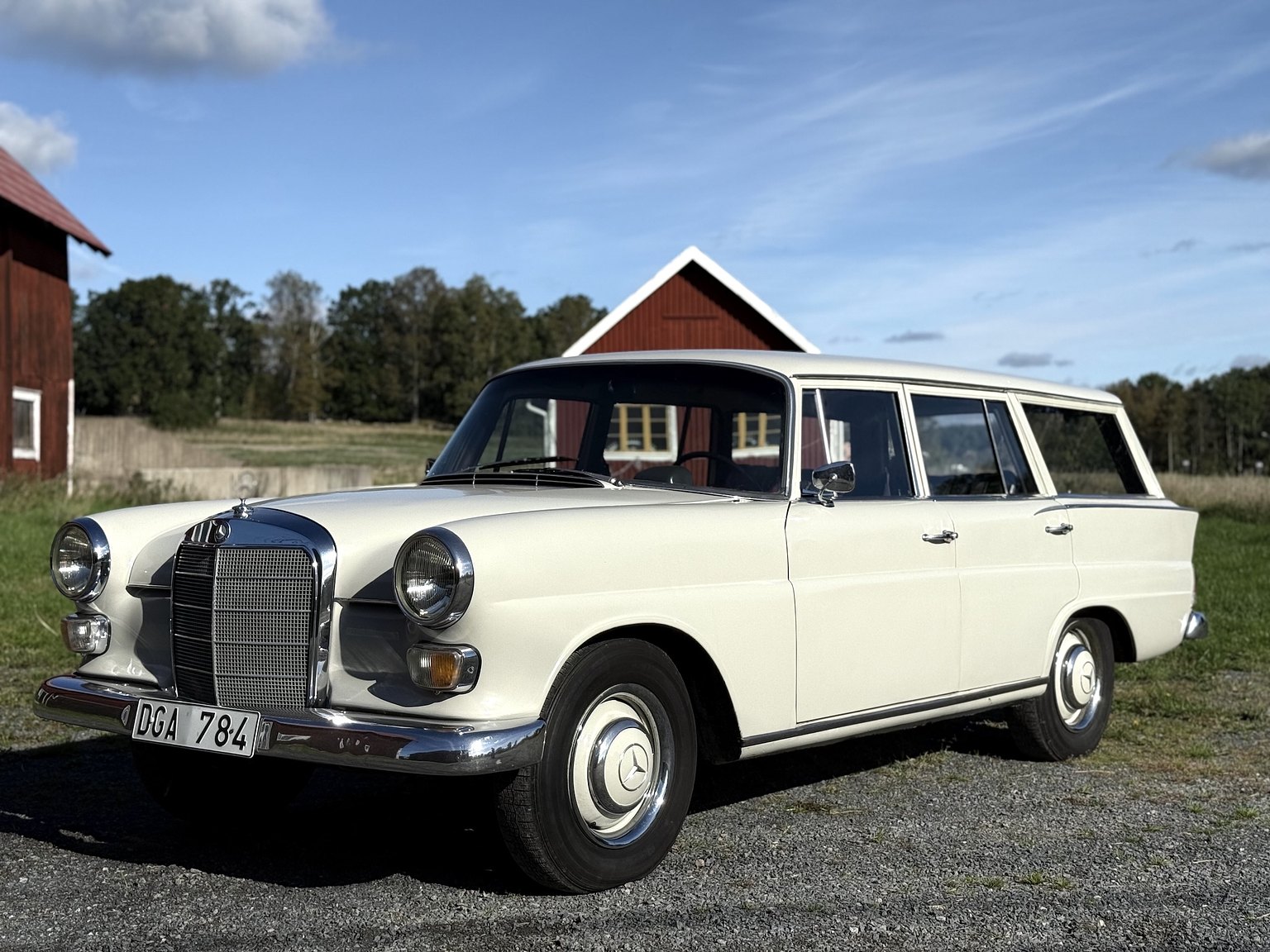 Exteriörbild på 1967 Mercedes-Benz 200D Safari