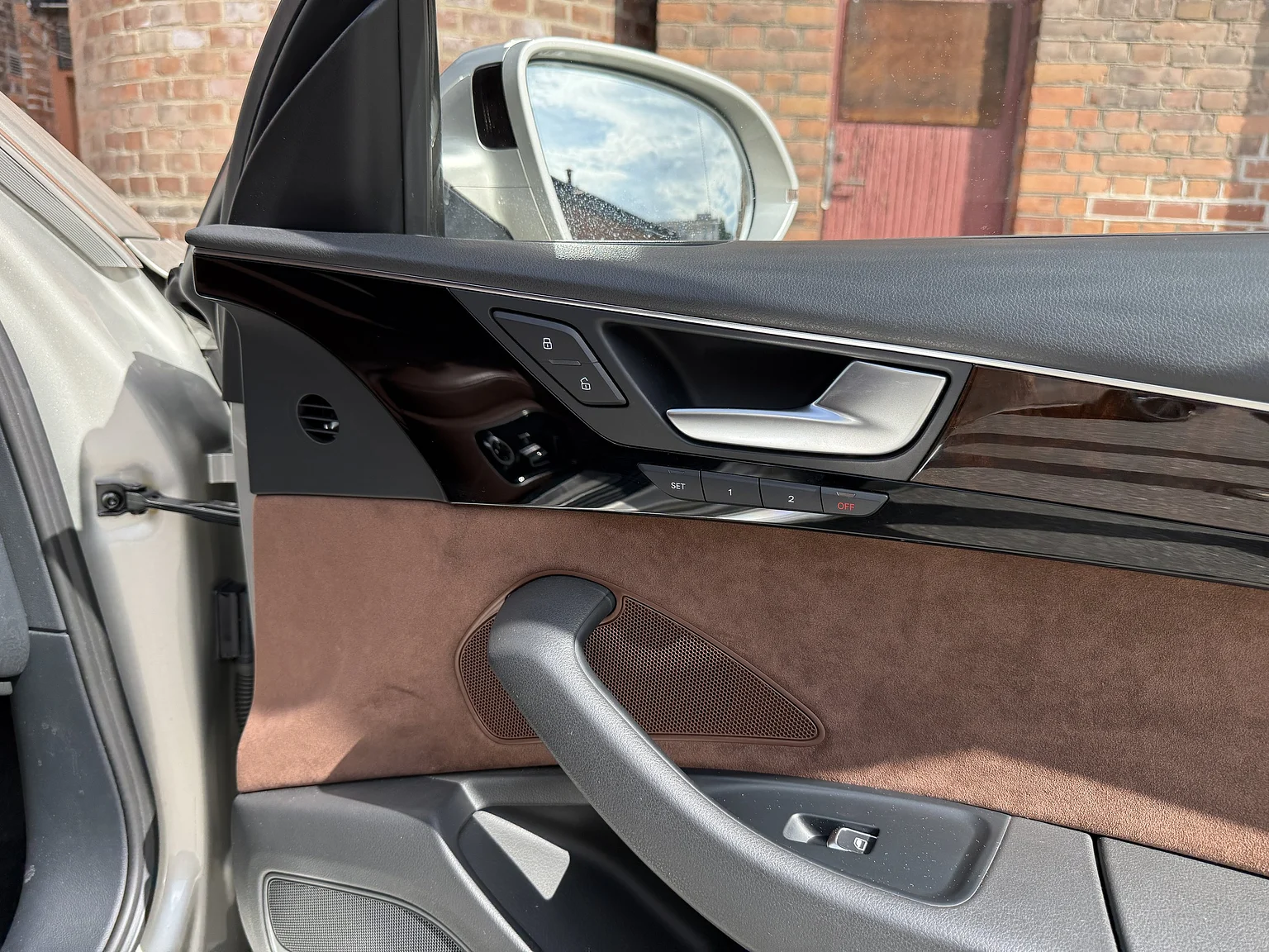 Innenraumfoto von 2014 Audi A8 4.0 TFSI (100)