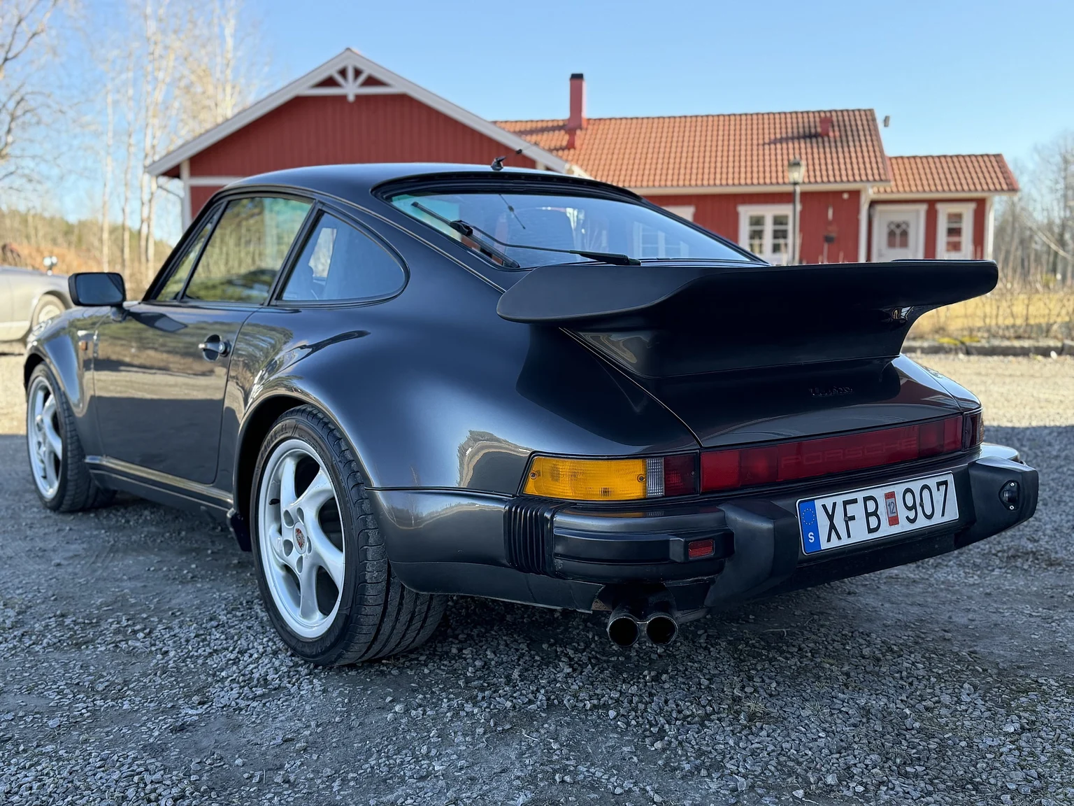 Aussenfoto 1989 Porsche 911 / 930 3.3 Turbo 5-speed (92)