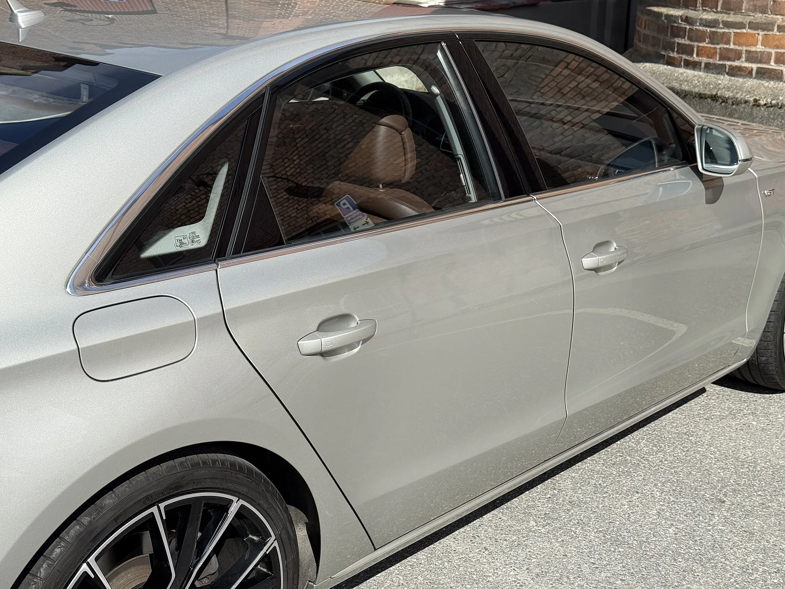 Exterior image of 2014 Audi A8 4.0 TFSI (53)