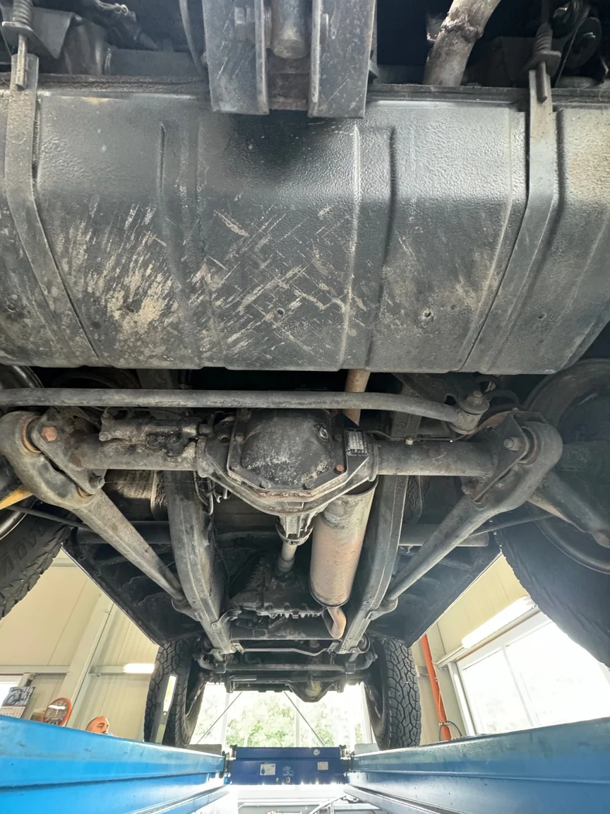 Image of 1981 Mercedes-Benz 240 GD mechanics (27)