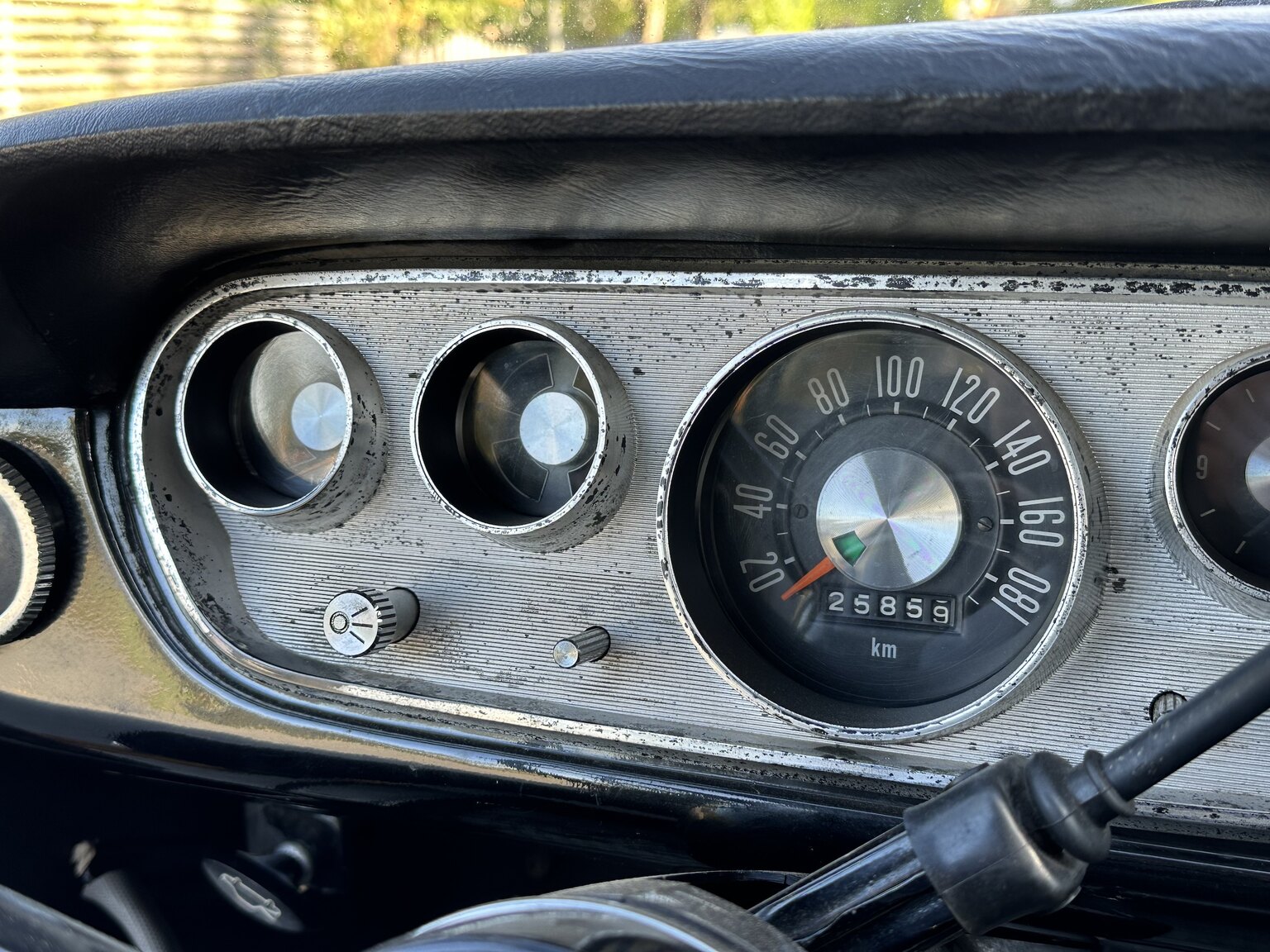 Interior image of 1965 Ford Taunus 17M (26)