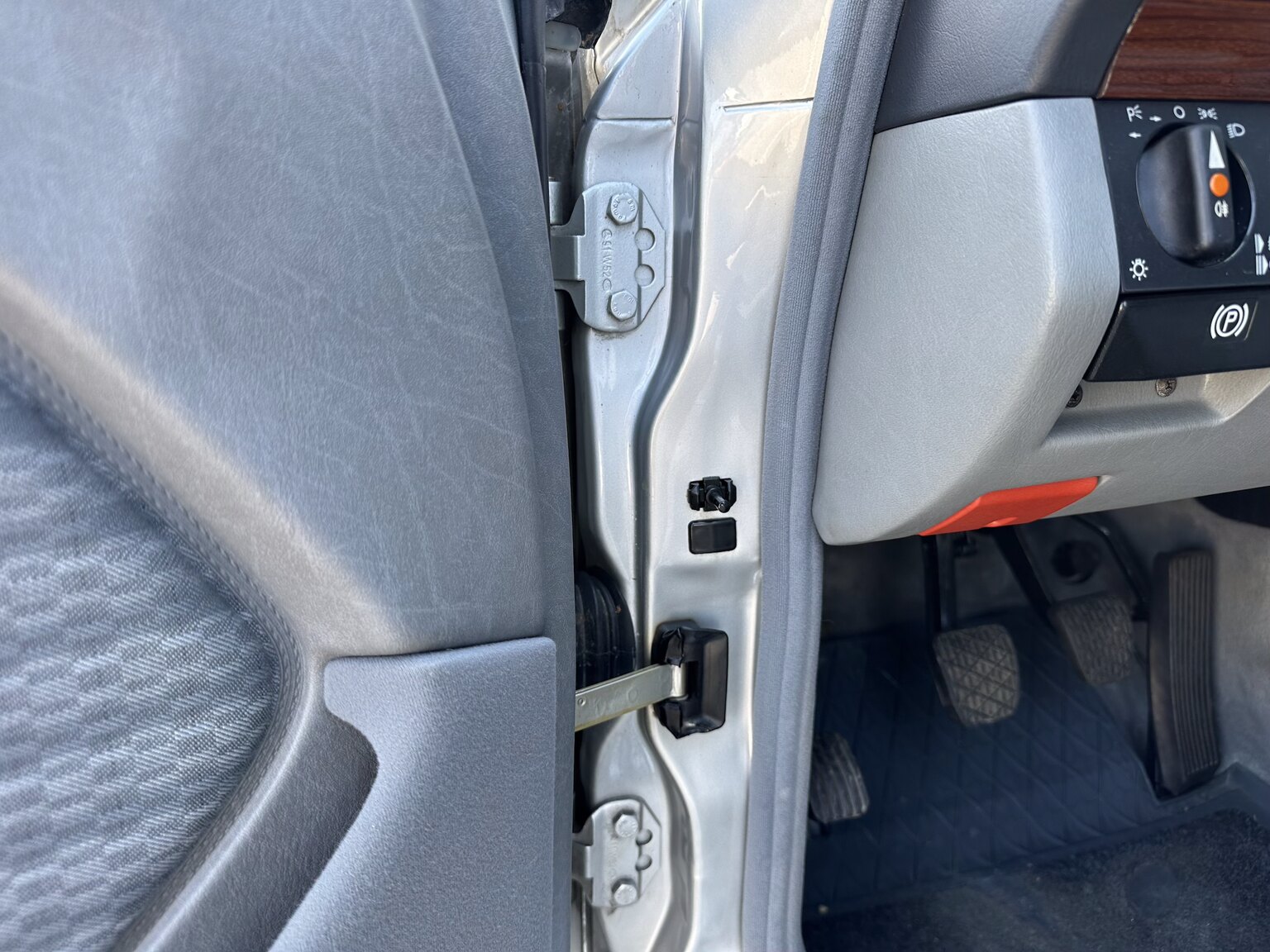 Interior image of 1992 Mercedes-Benz 250D