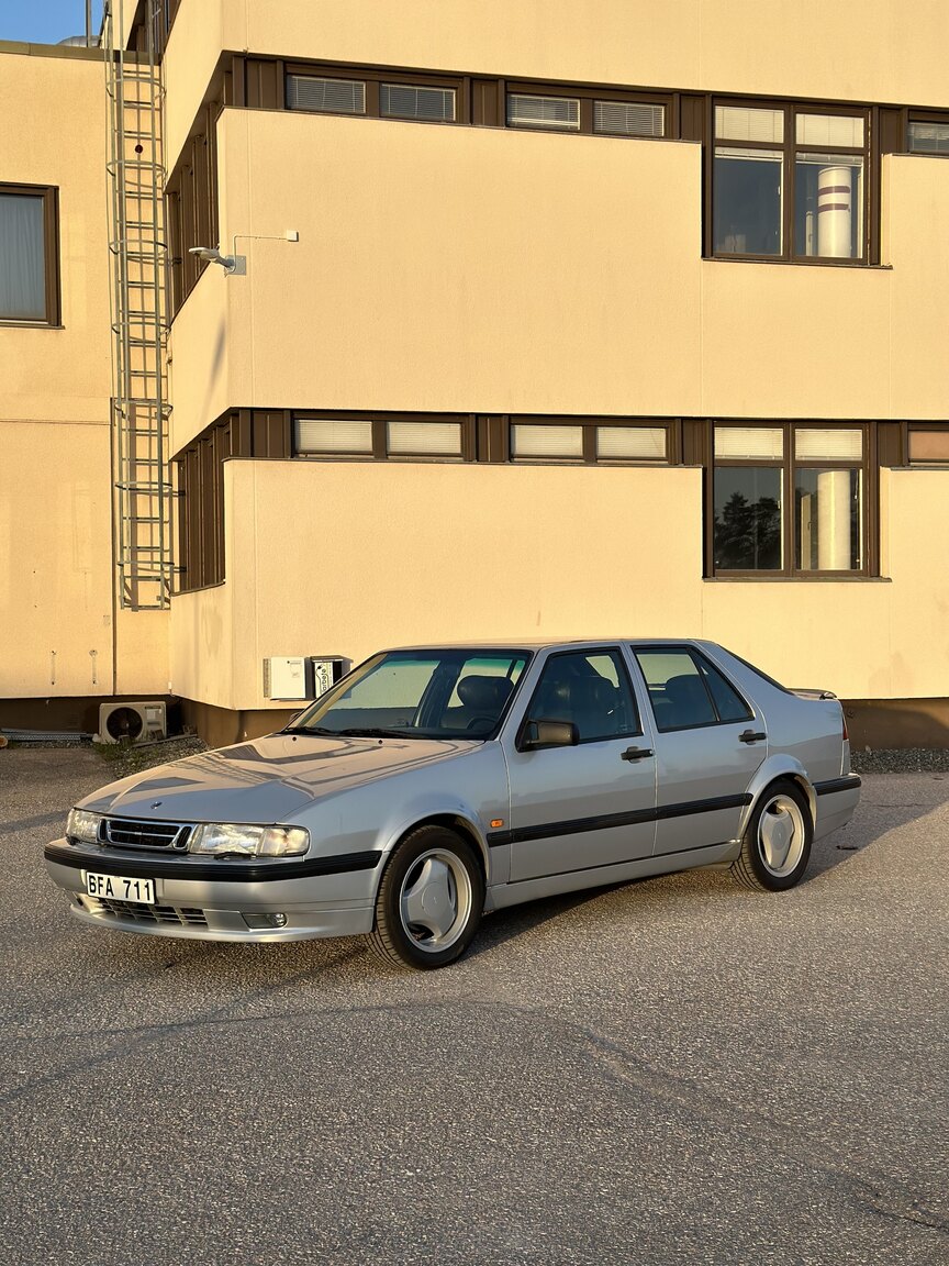 Exterior image of 1996 SAAB 9000 CS Aero 2.3T