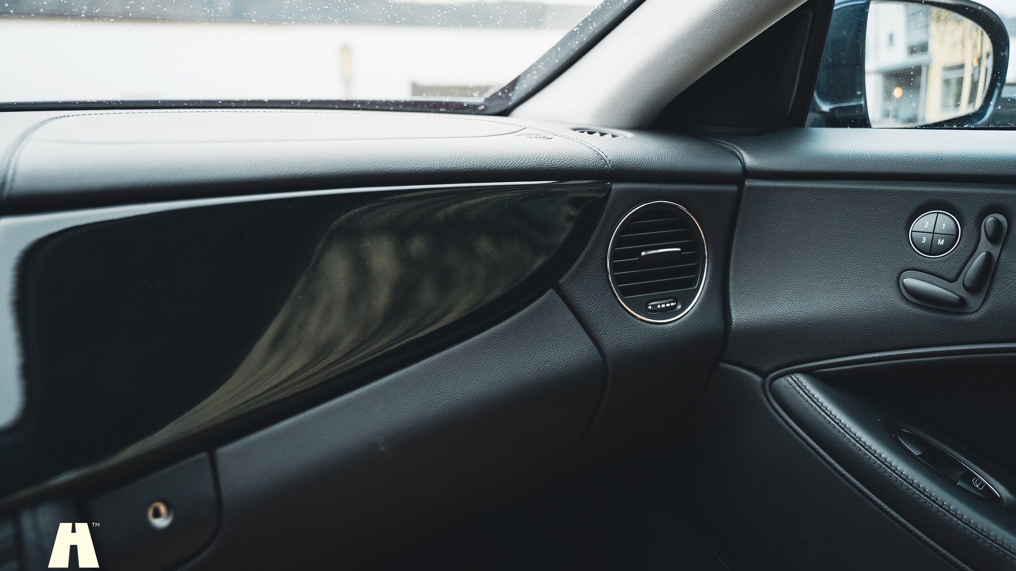 Interiörbild 2008 Mercedes-Benz CLS 63 AMG (47)