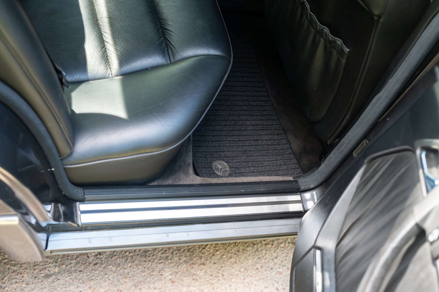 Interior image of 1993 Mercedes-Benz 400 E