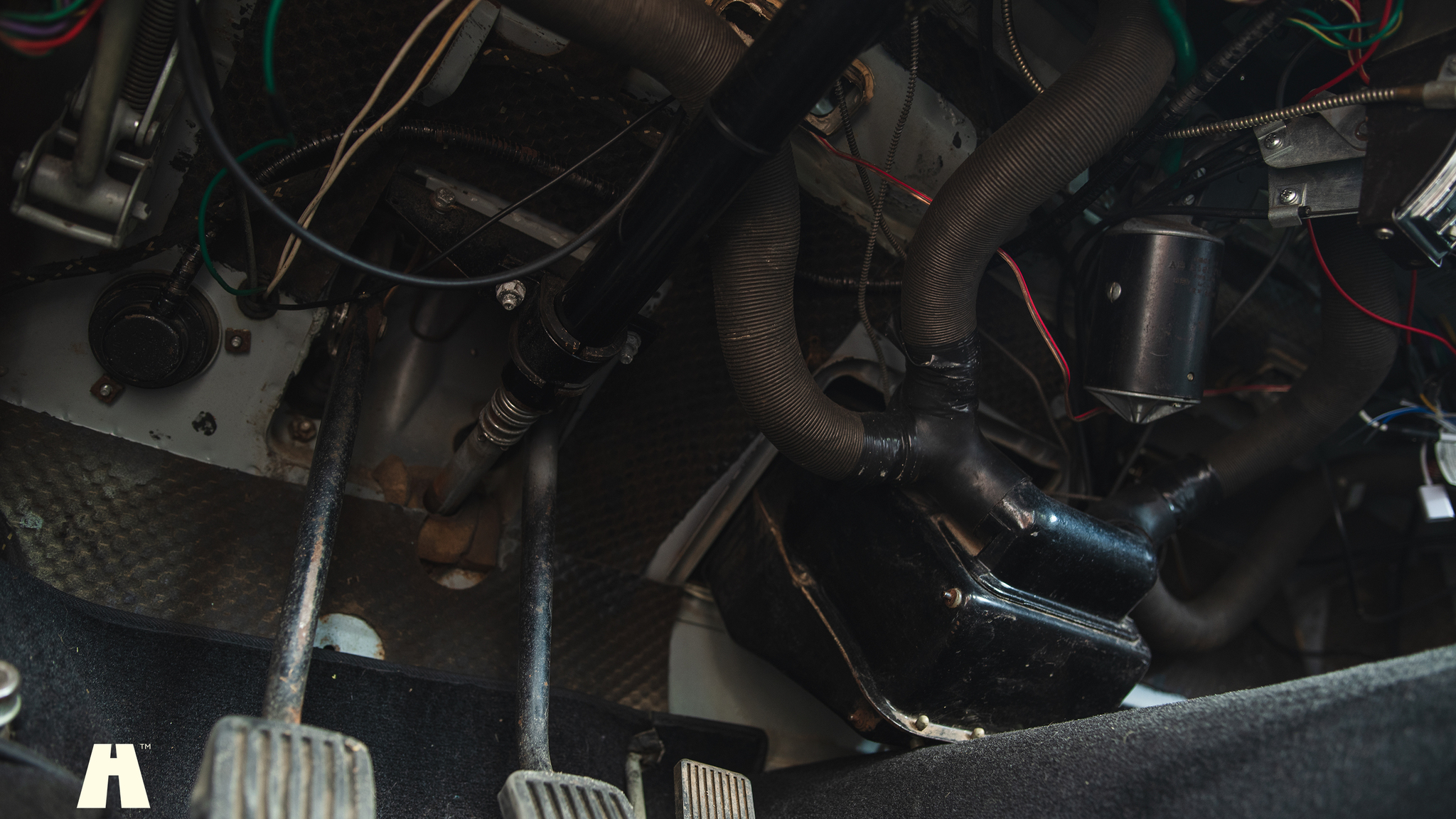 Interior image of 1966 Volvo P1800 S (27)