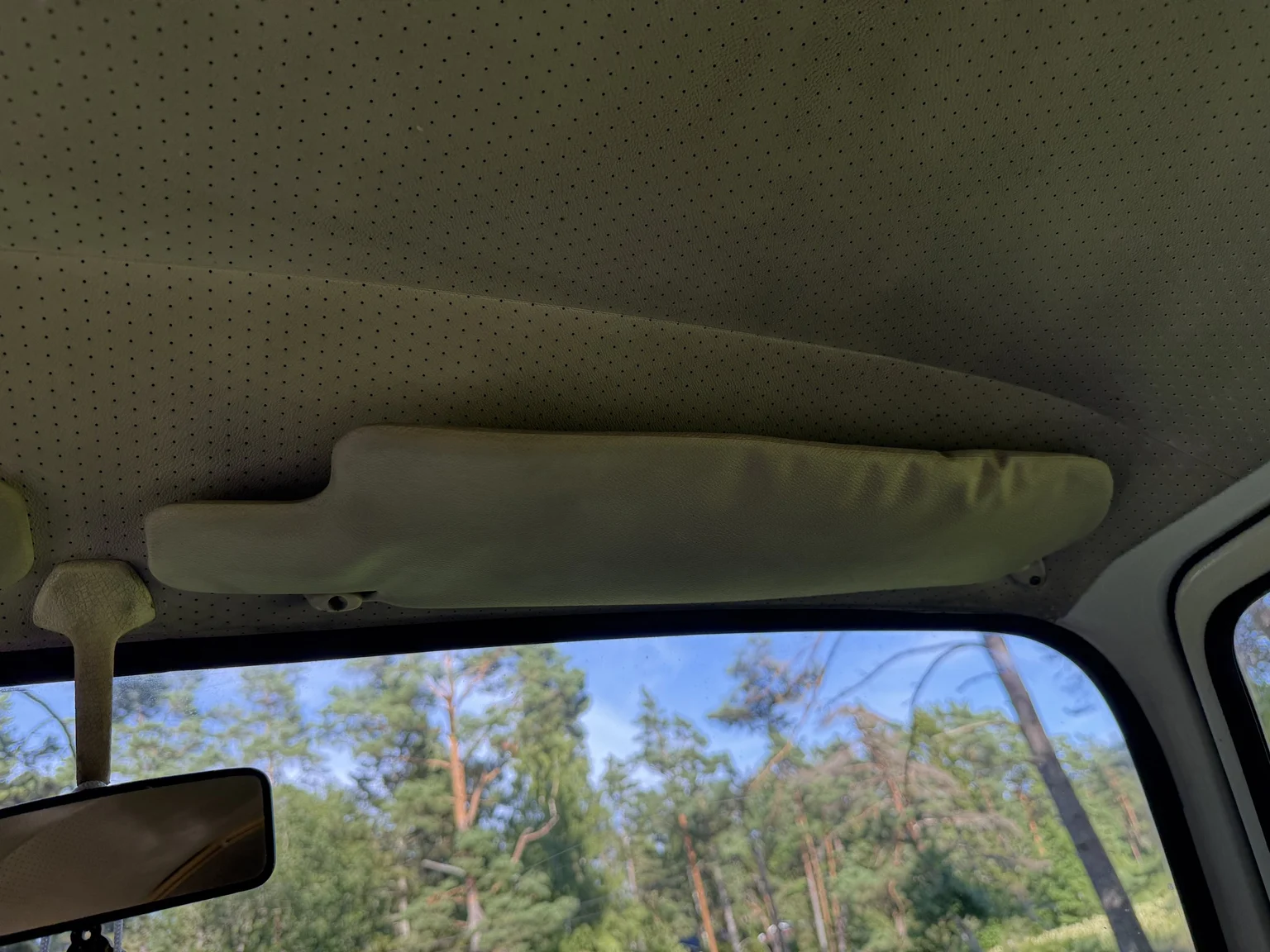 Innenraumfoto von 1975 Volkswagen Transporter Campervan (108)