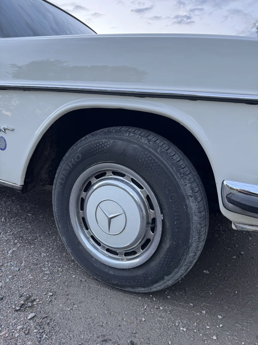 Aussenfoto 1972 Mercedes-Benz 200 (48)
