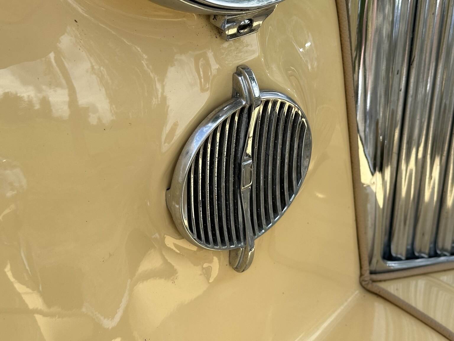 Exterior image of 1947 Bentley Mark IV Sport Saloon