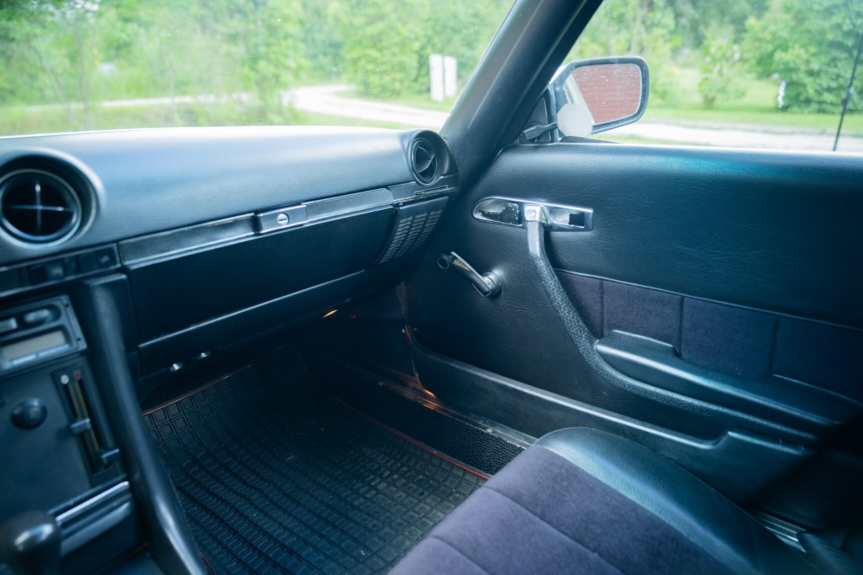 Interior image of 1975 Mercedes-Benz 350 SLC