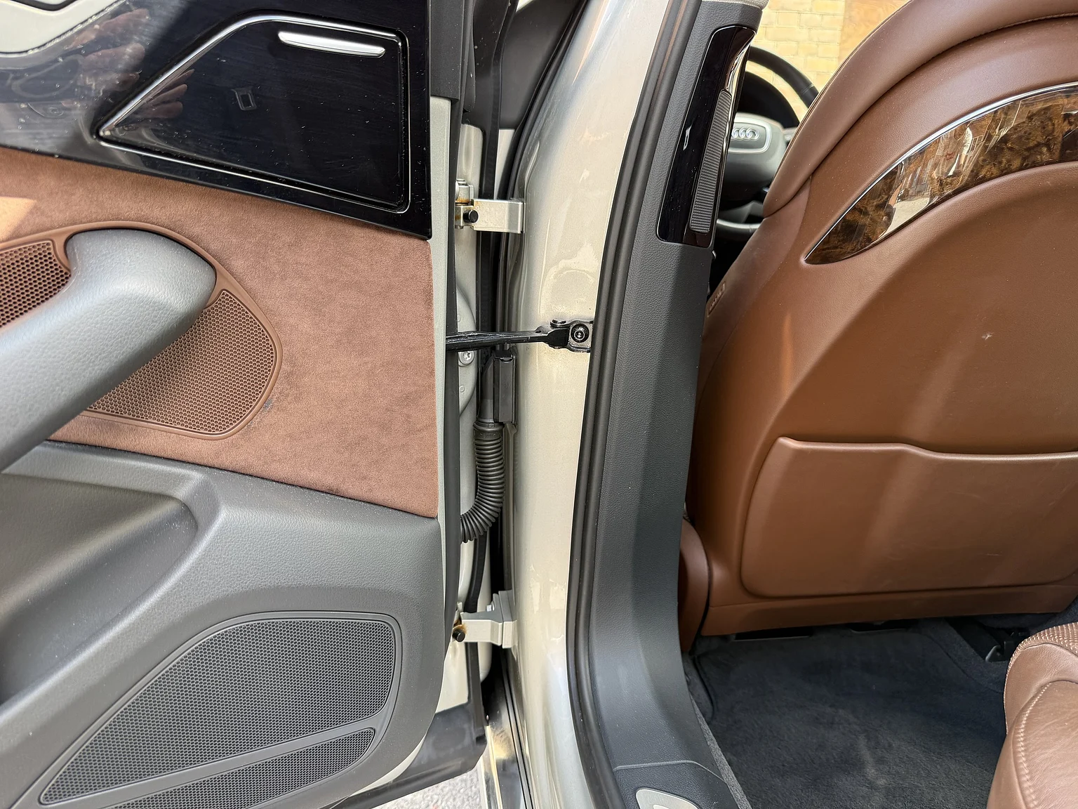 Innenraumfoto von 2014 Audi A8 4.0 TFSI (62)