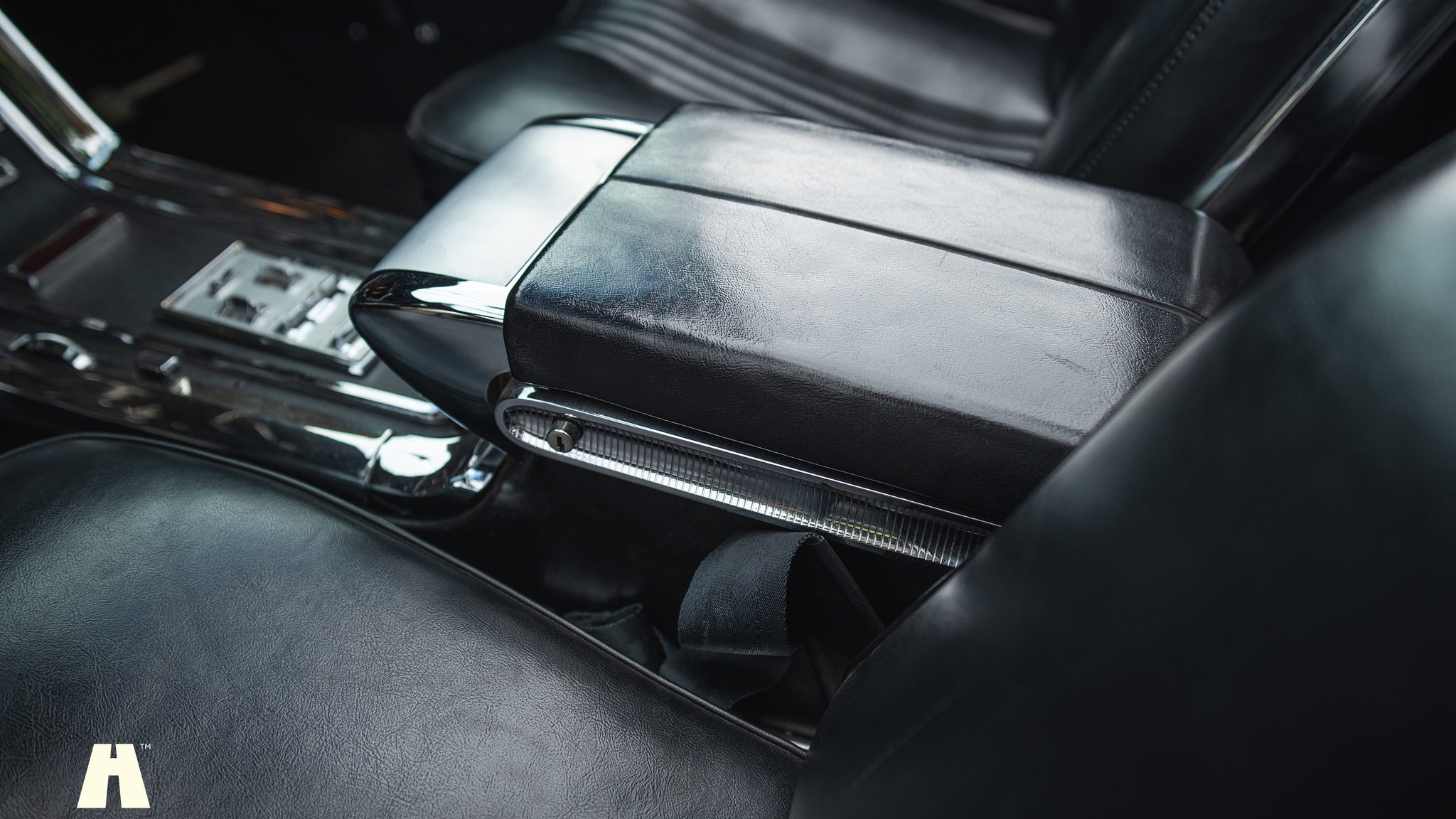 Interior image of 1965 Ford Thunderbird (27)