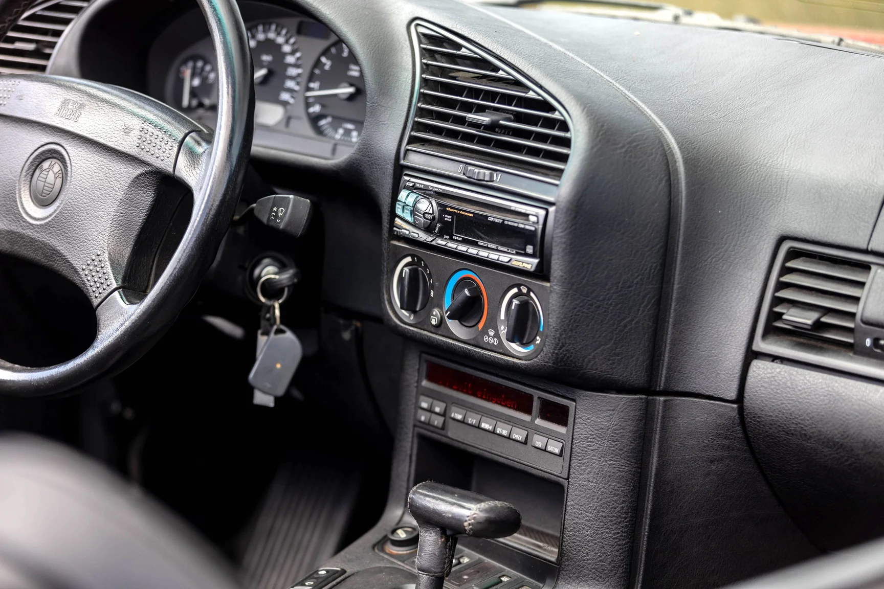 Innenraumfoto von 1994 BMW 325i Convertible (26)