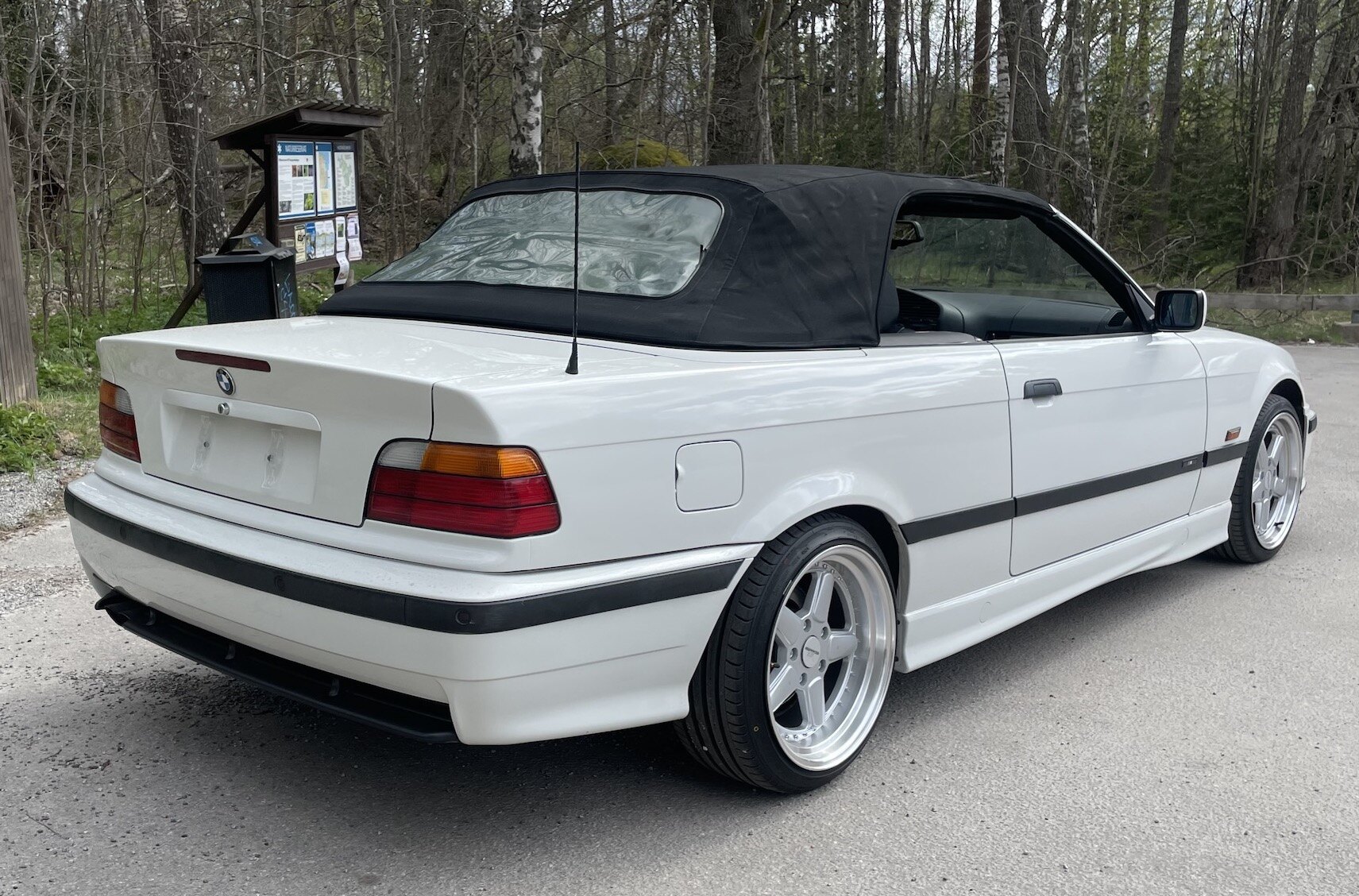 Exterior image of 1995 BMW 328 iA Convertible