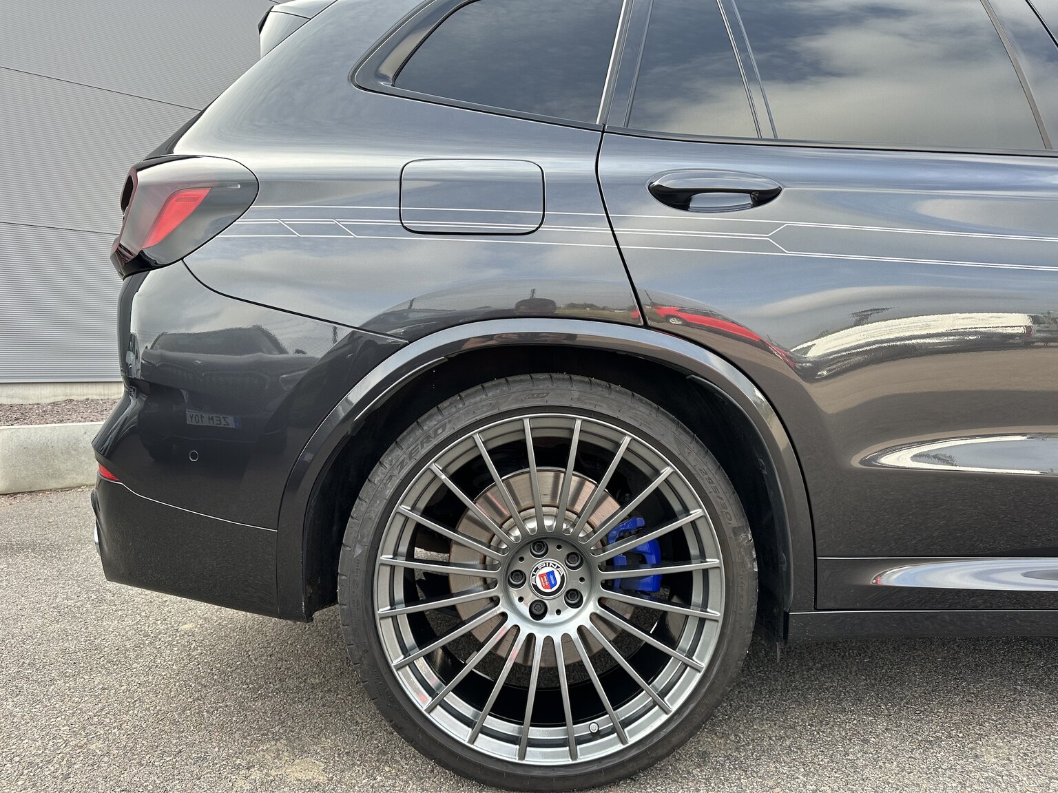 Exterior image of 2022 ALPINA XD3