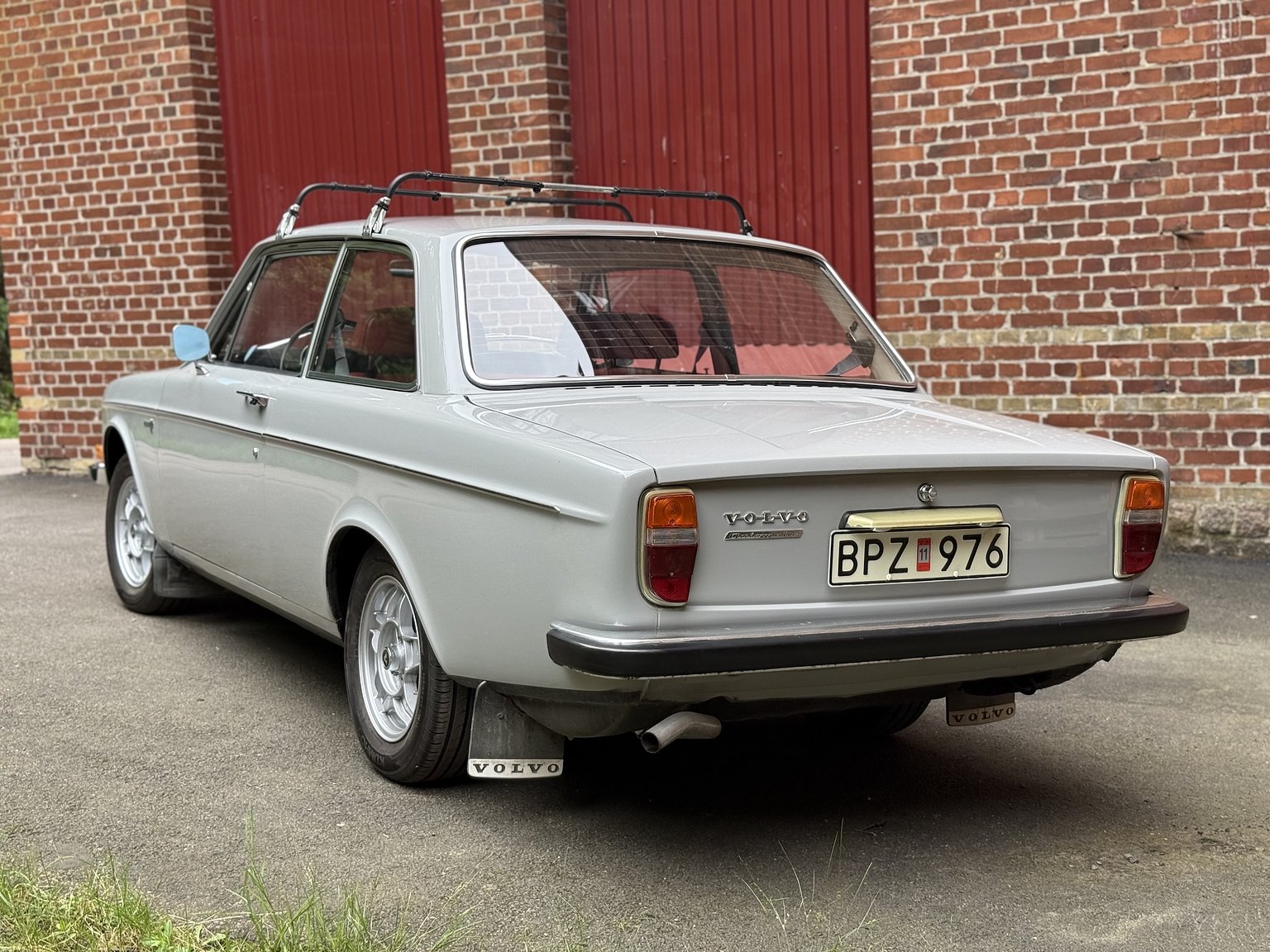 Exterior image of 1970 Volvo 142 Automatic