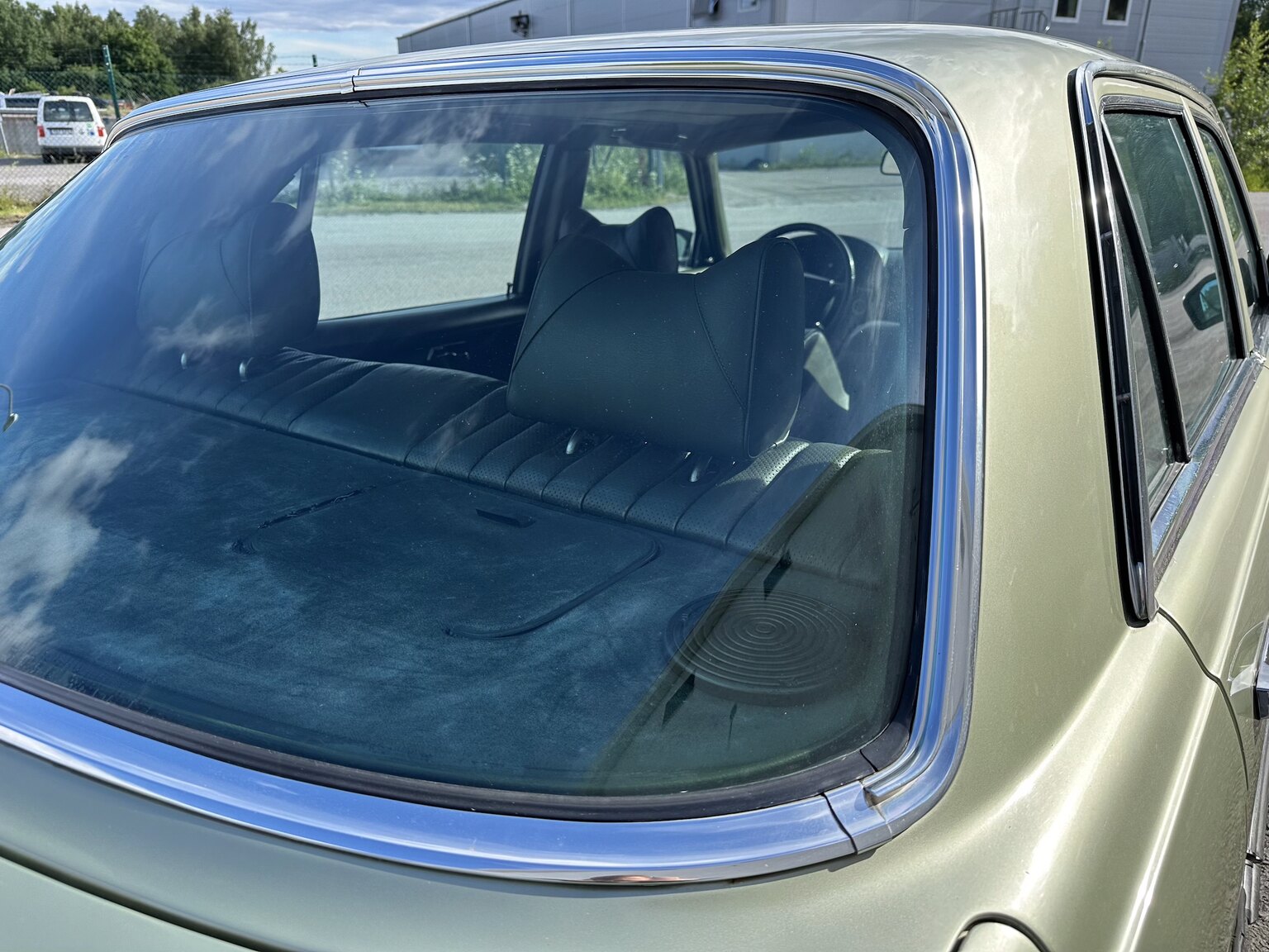 Exterior image of 1975 Mercedes Benz 450 SEL (30)