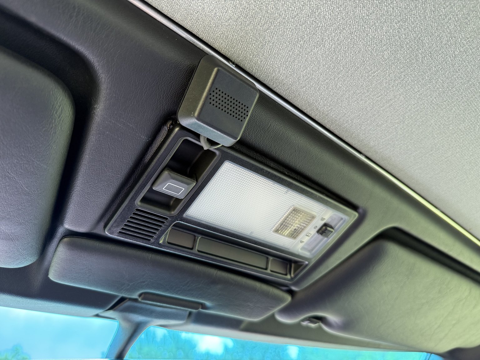 Interior image of 1990 Mercedes-Benz 300CE-24