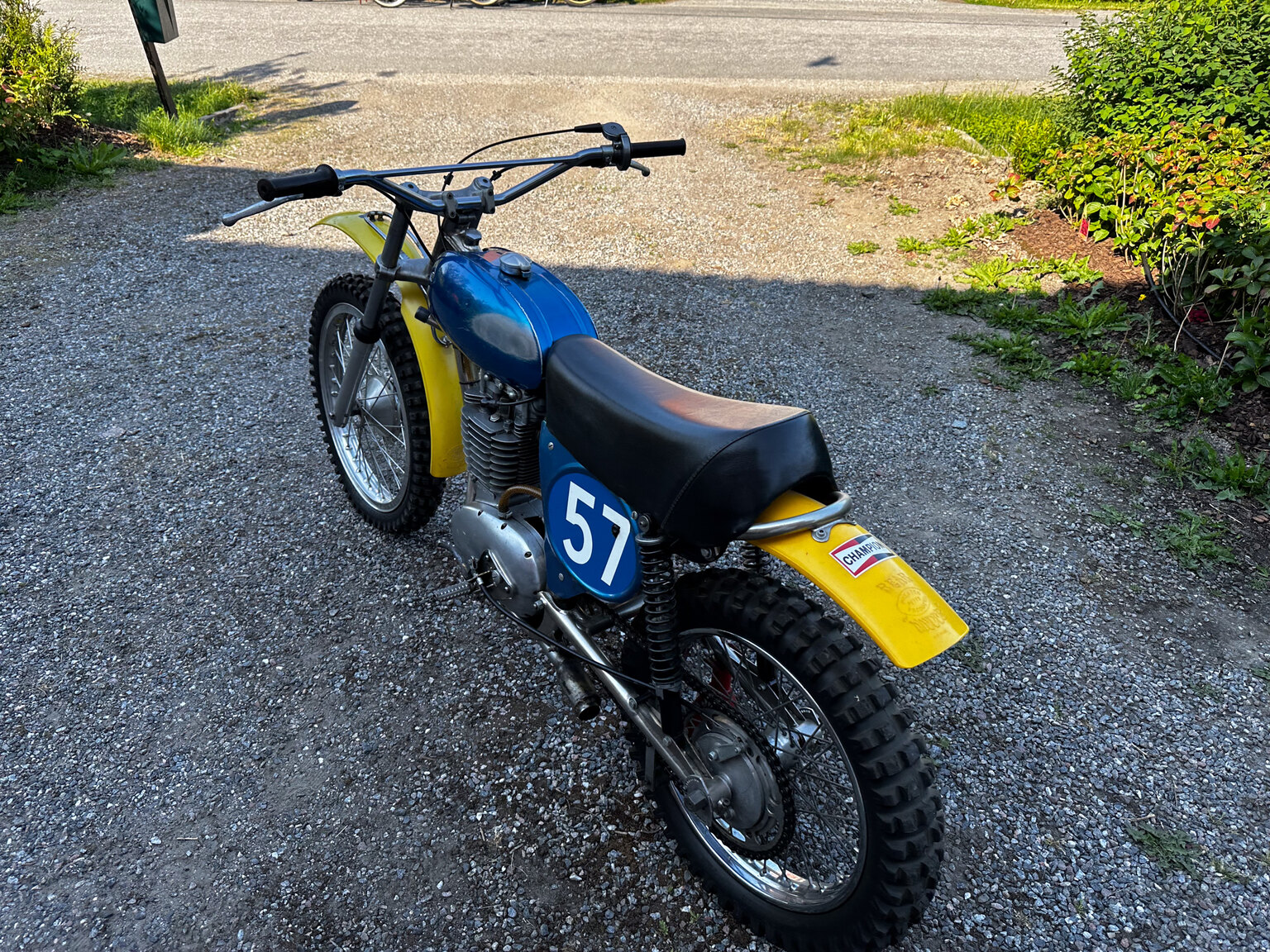 Exteriörbild på 1975 BSA Cheney 500