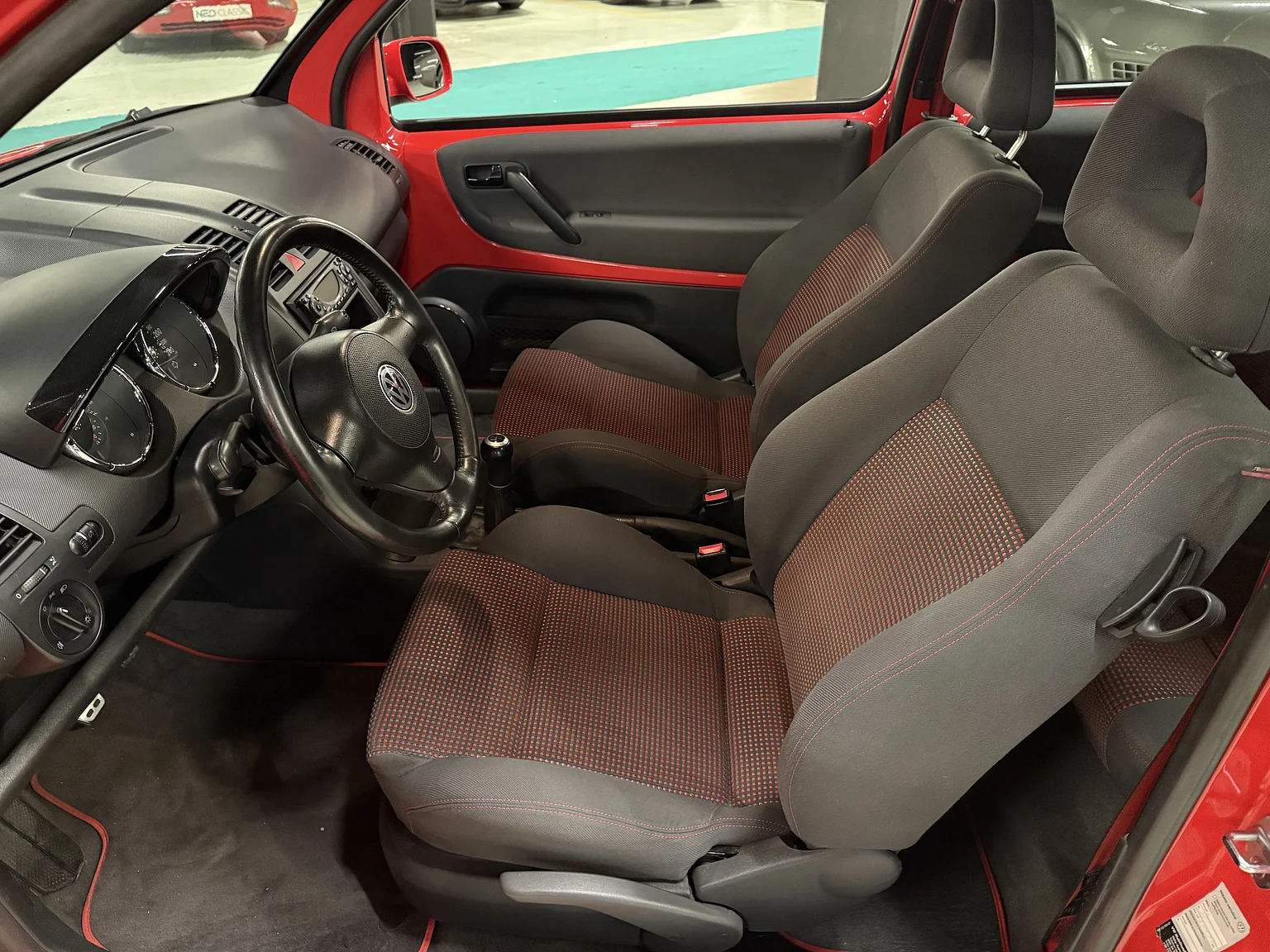 Interior image of 2000 VW LUPO GTI 2001 (10)