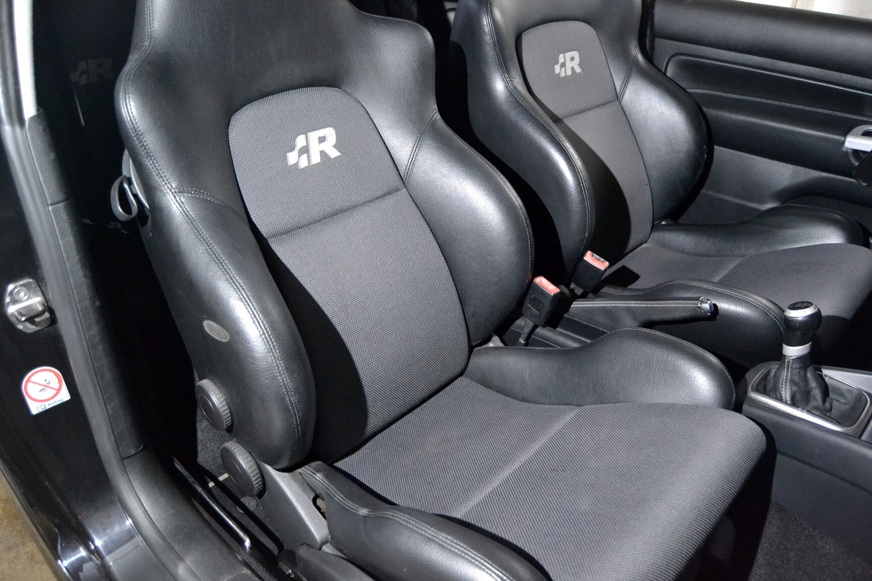 Interiörbild 2003 Volkswagen Golf R32 MK4 (9)