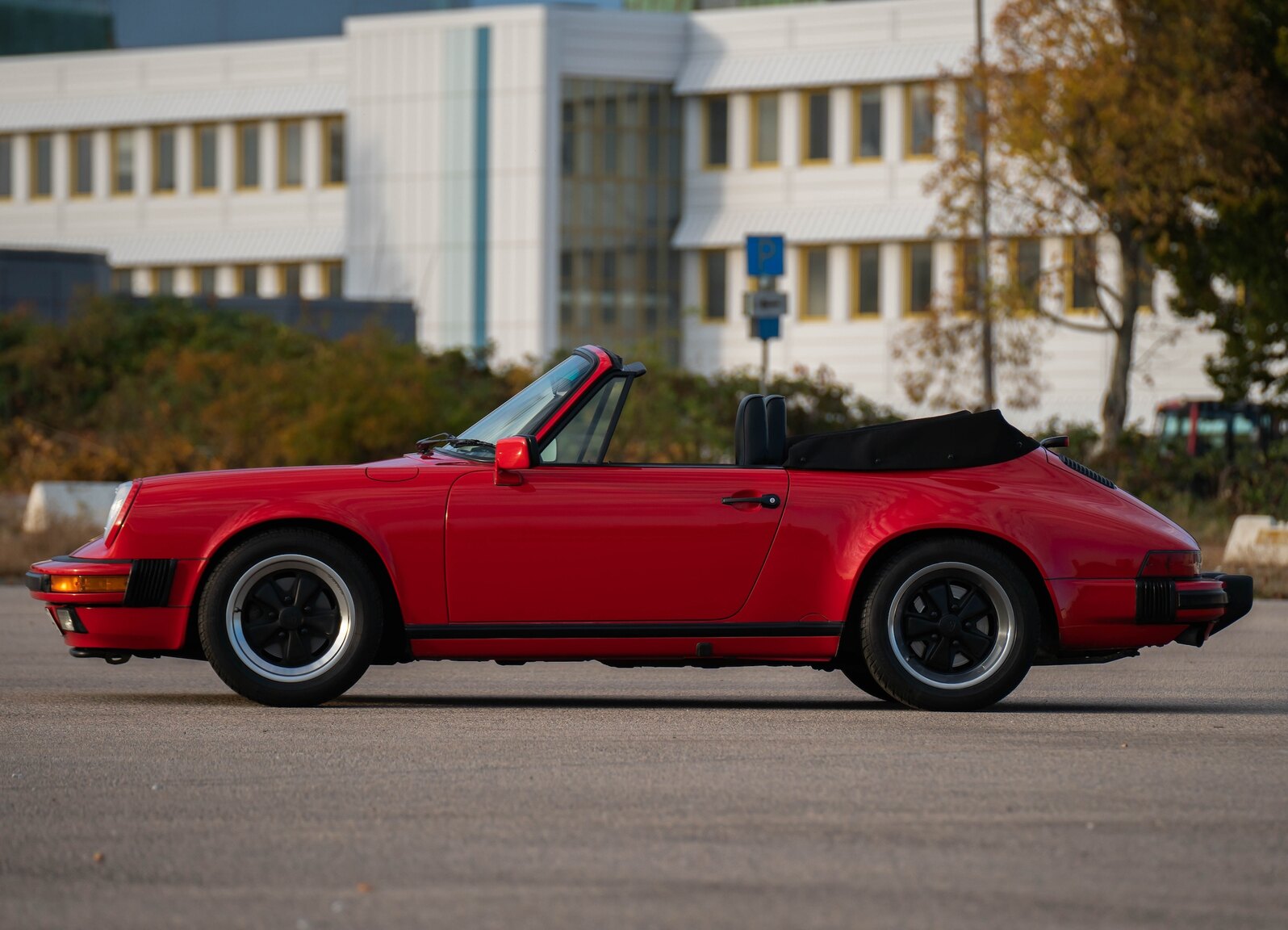 Aussenfoto 1987 Porsche 911 Carrera Cab 3.2