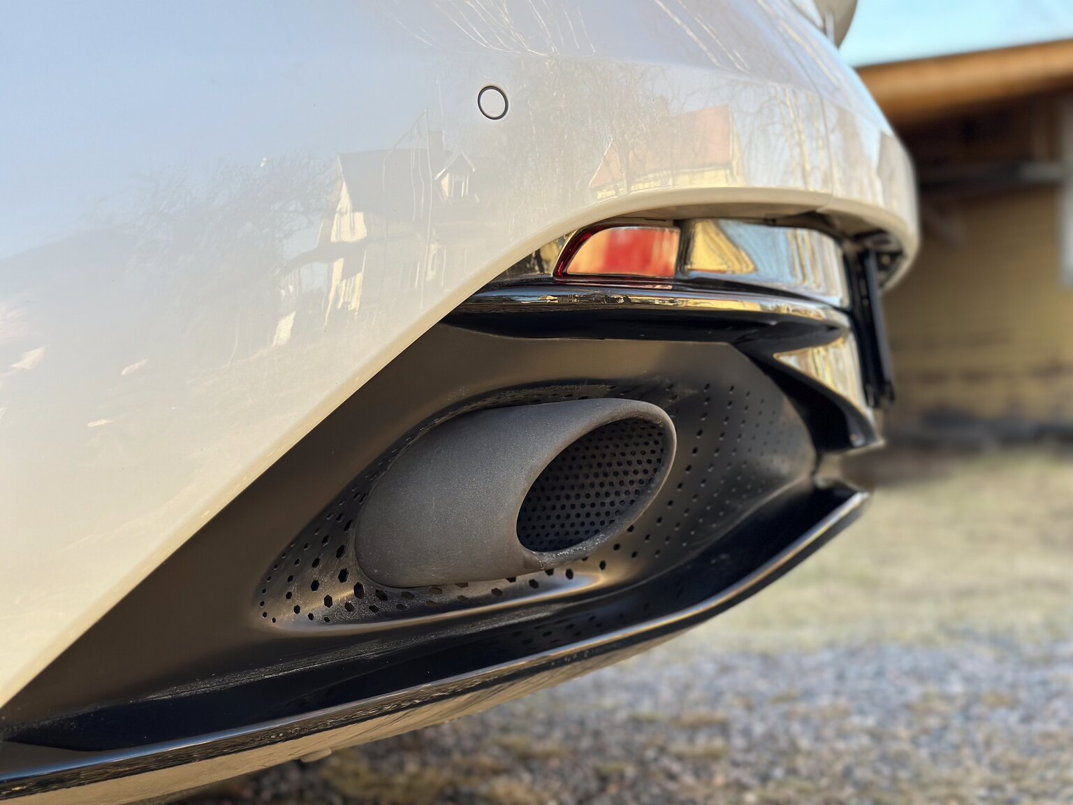 Exteriörbild på 2018 Aston Martin DB11