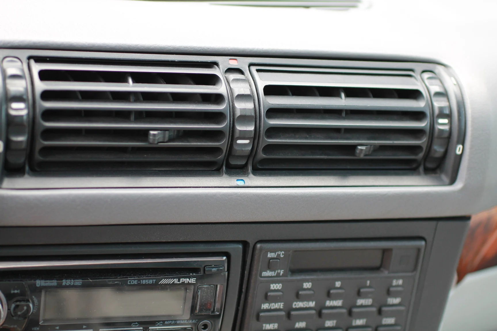 Innenraumfoto von 1993 BMW 540i Sedan (89)