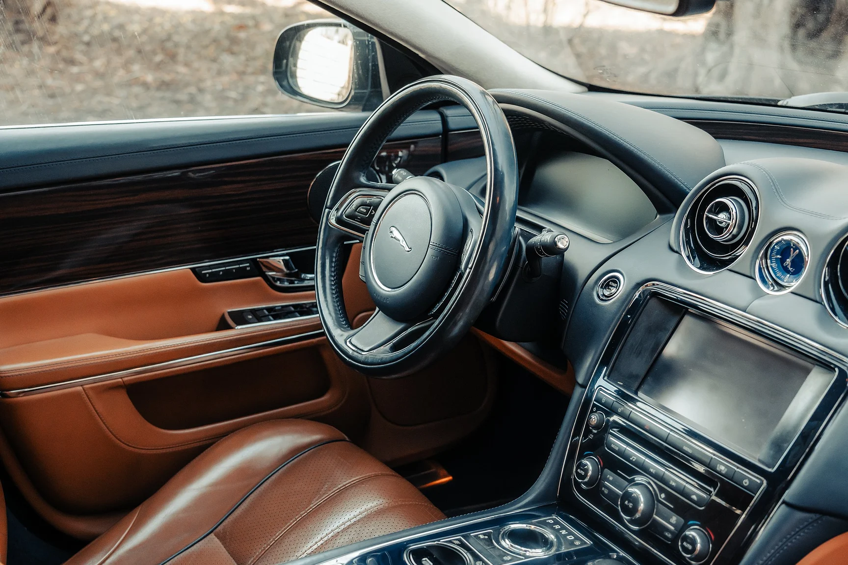 Innenraumfoto von 2012 Jaguar XJ (52)