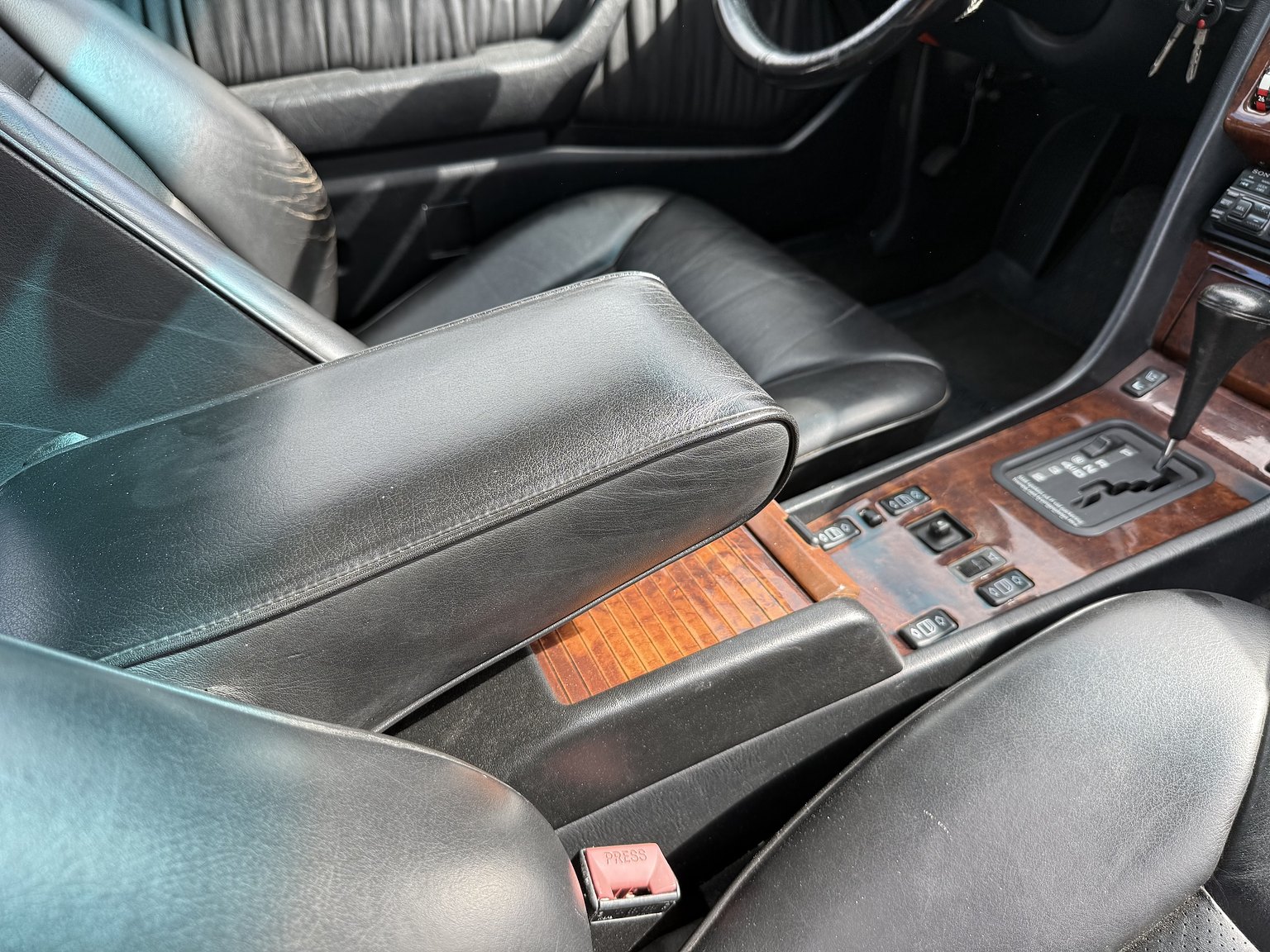 Interior image of 1990 Mercedes-Benz 300CE-24
