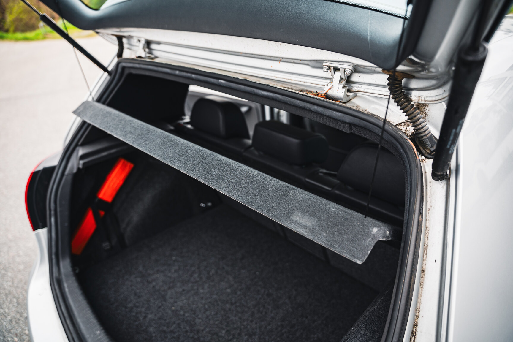 Interior image of 2007 Volkswagen Golf R32 (101)