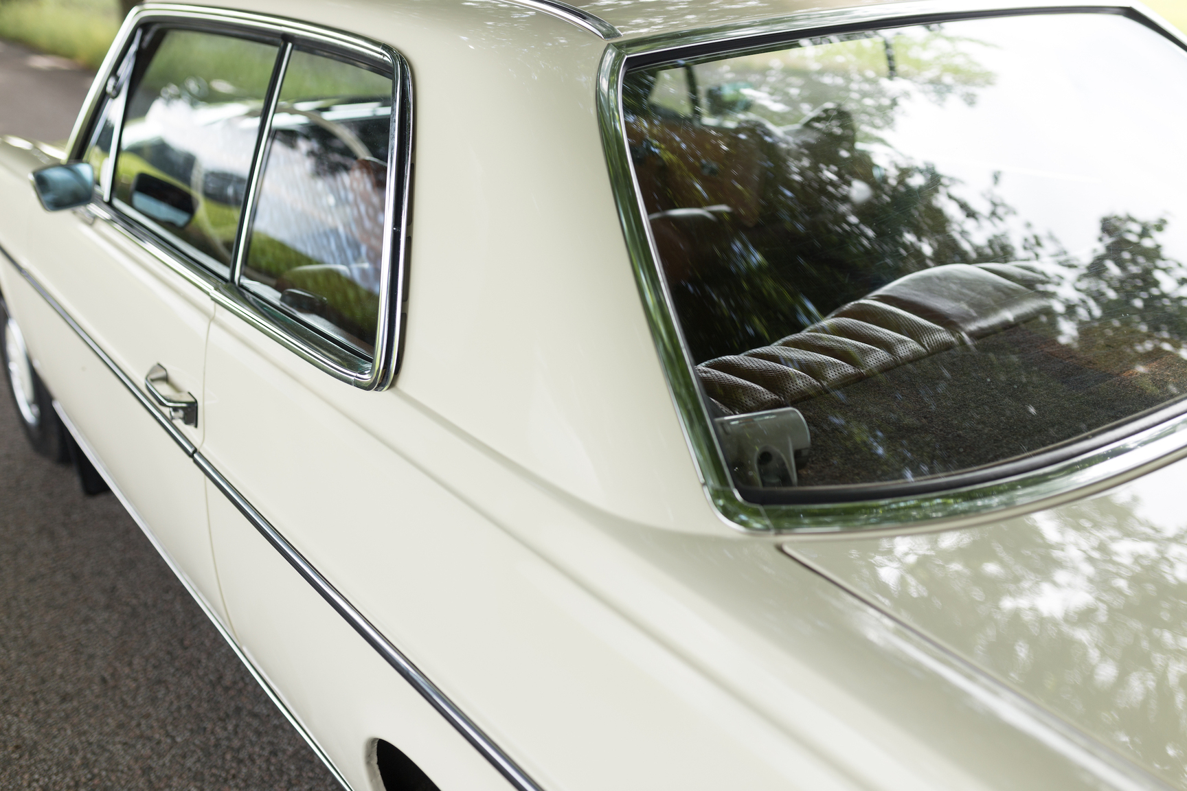 Aussenfoto 1971 Mercedes 250 C