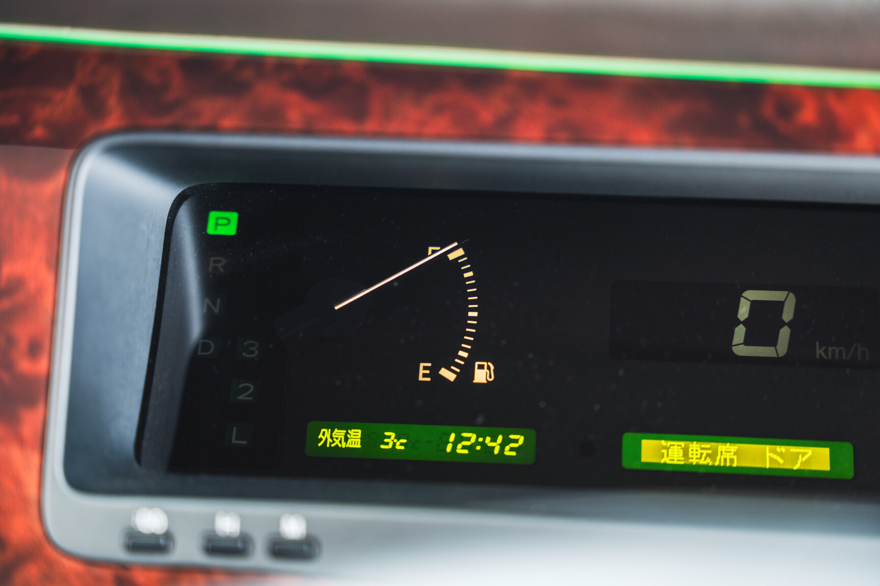 Innenraumfoto von 2000 Toyota Century