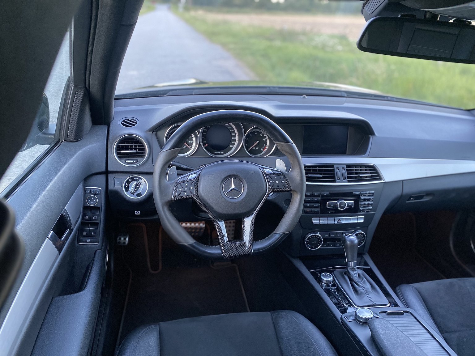 Interiörbild 2011 Mercedes-Benz C 63 AMG
