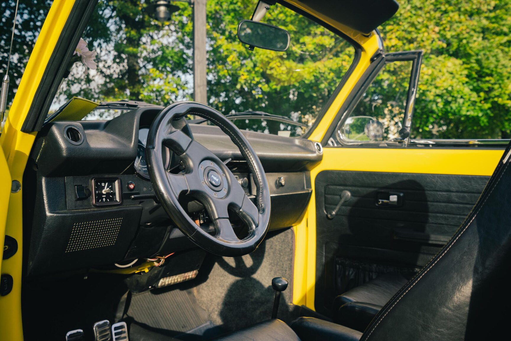 Innenraumfoto von 1973 Volkswagen Bubbla Karmann 1303 LS (2)