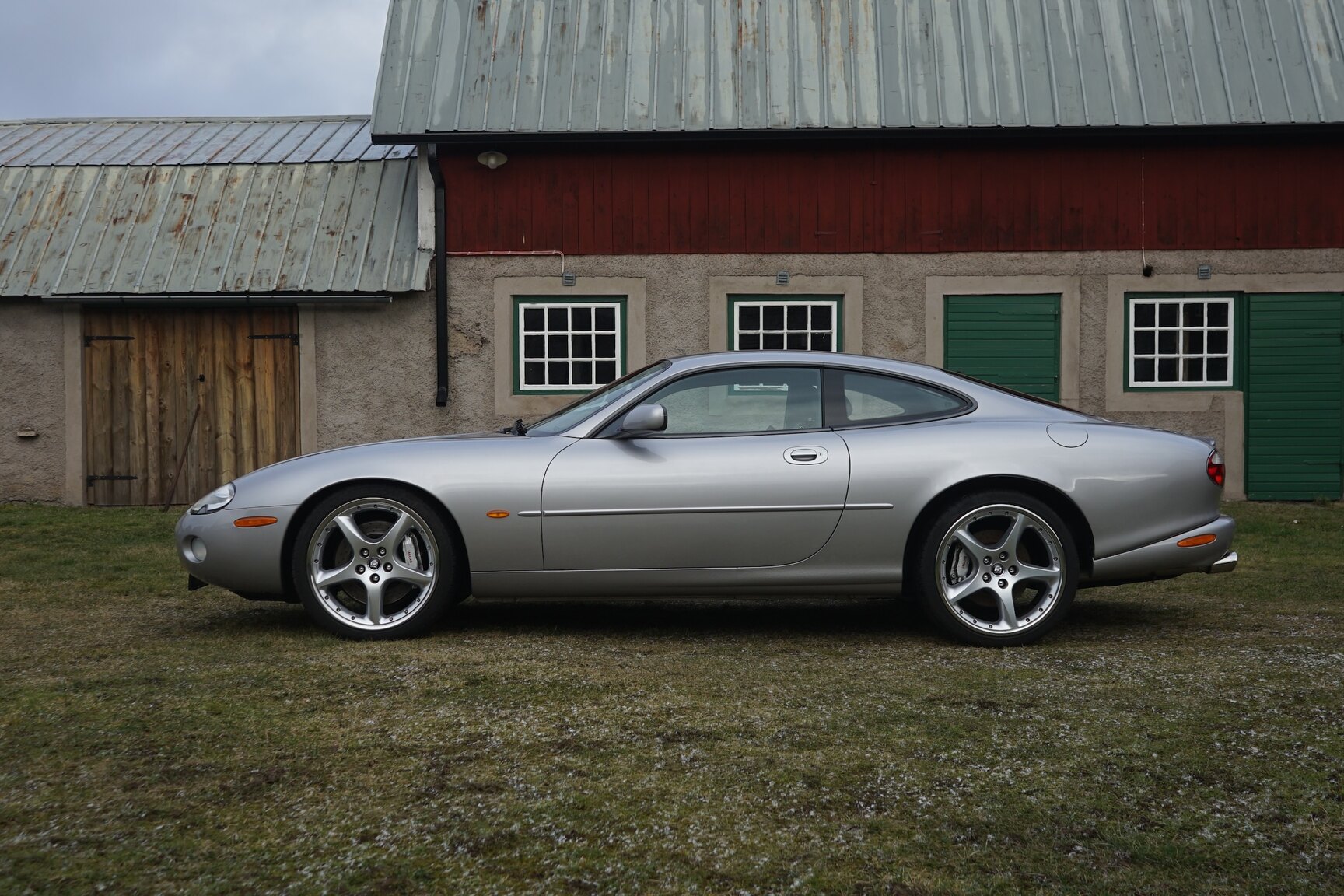 Exteriörbild på 2001 Jaguar XKR Silverstone
