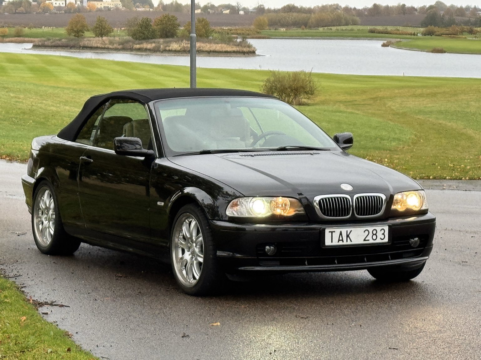 Exteriörbild på 2001 BMW 325IA CAB