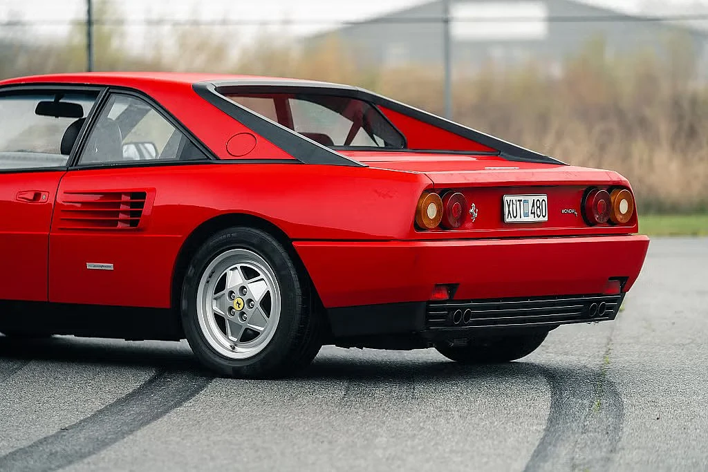 Exteriörbild på 1992 Ferrari Mondial (6)