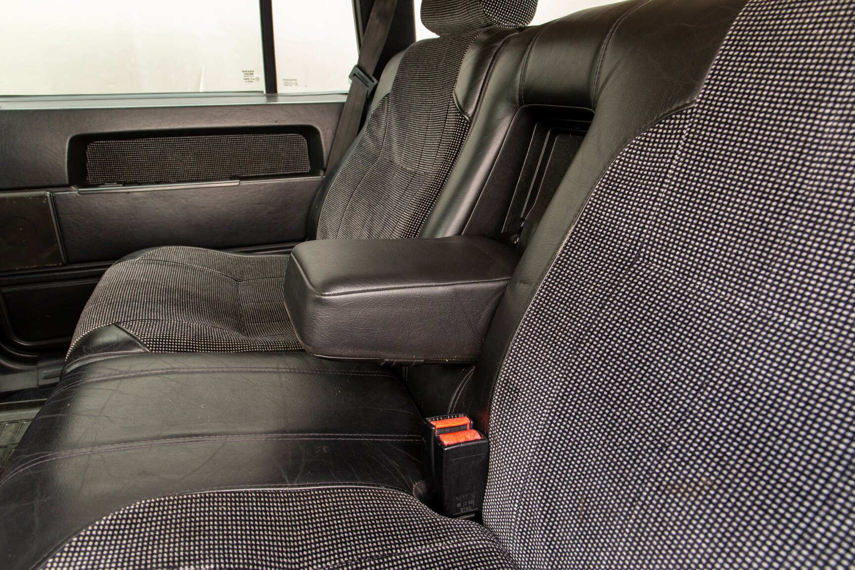 Interior image of 1990 Volvo 745 Turbo (35)
