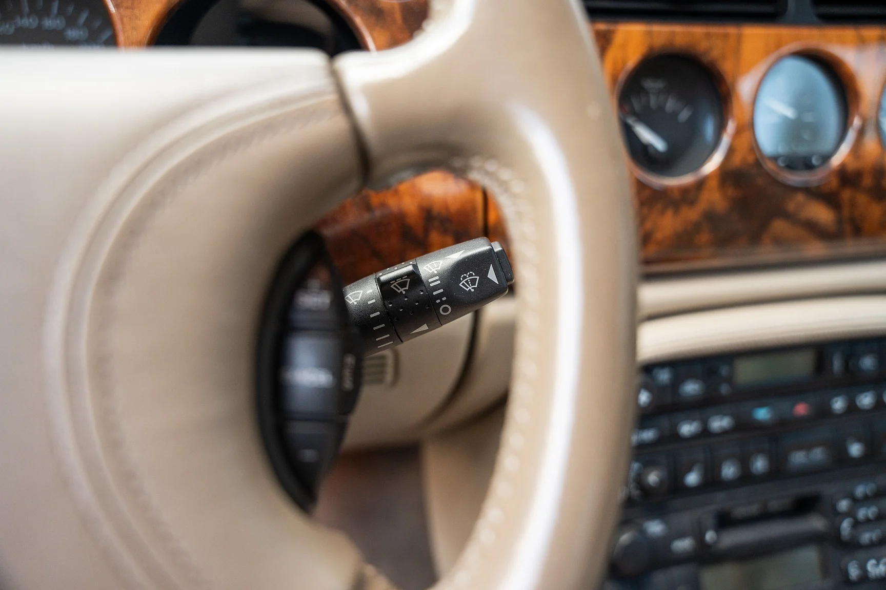 Innenraumfoto von 1999 Jaguar XKR - NO RESERVE (30)