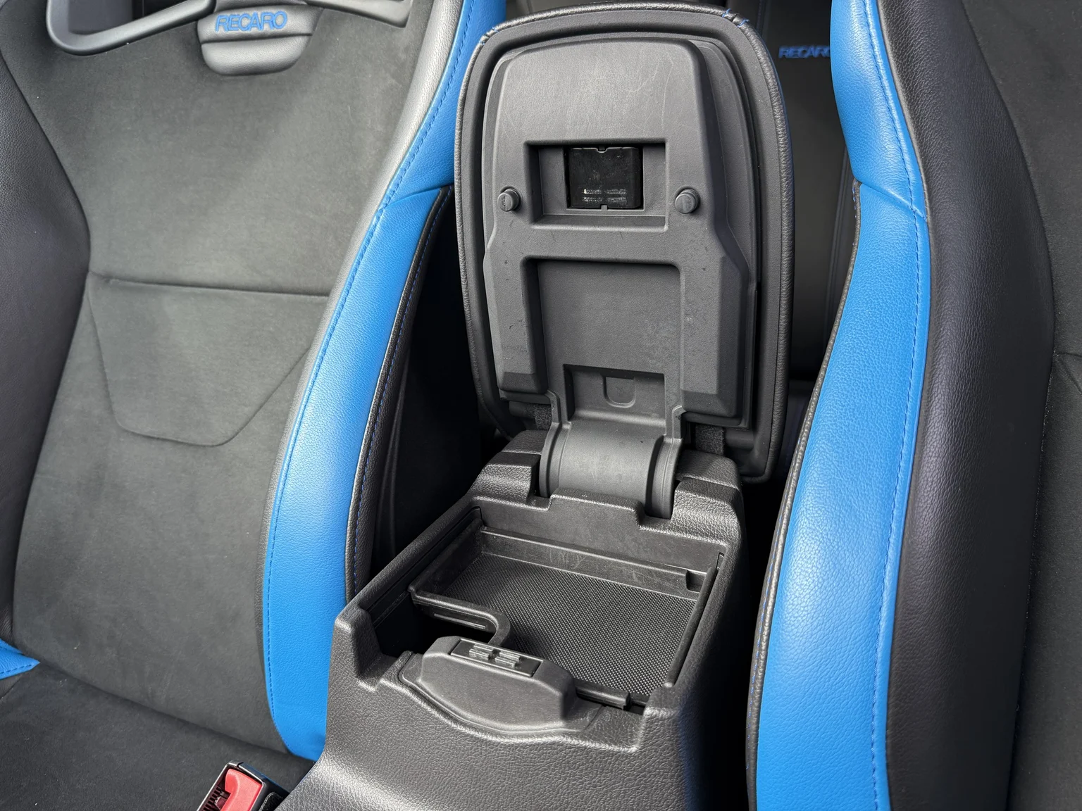 Interior image of 2018 Ford Focus RS (21)
