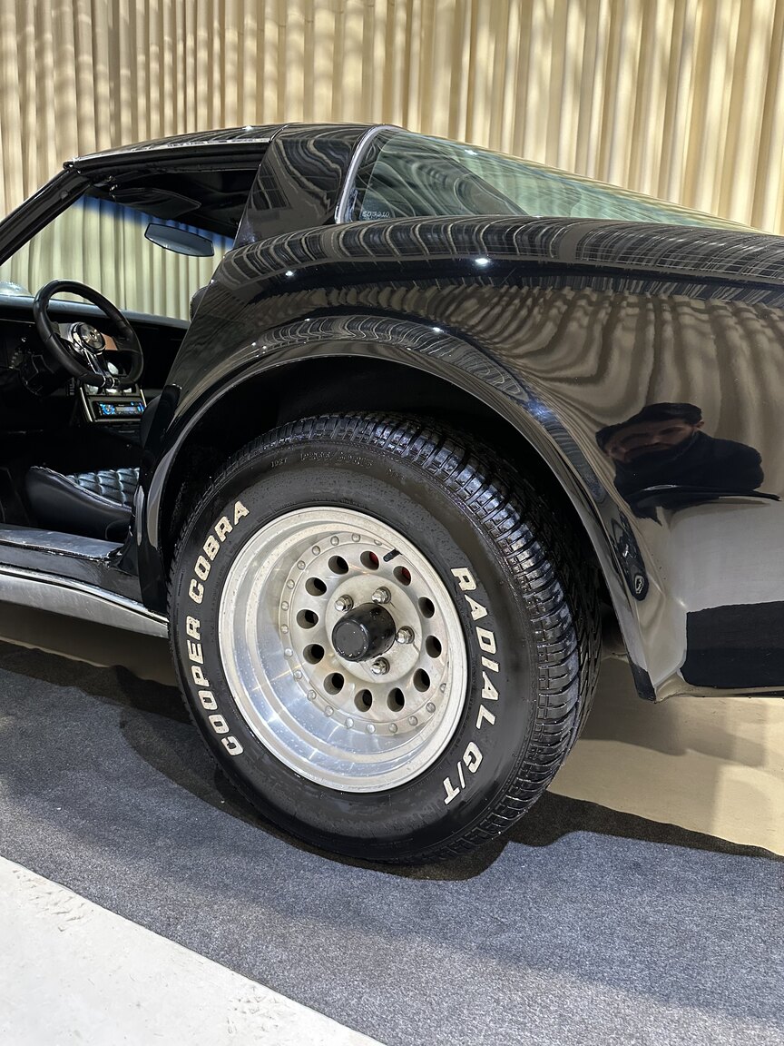Exterior image of 1975 Chevrolet Corvette Stingray 