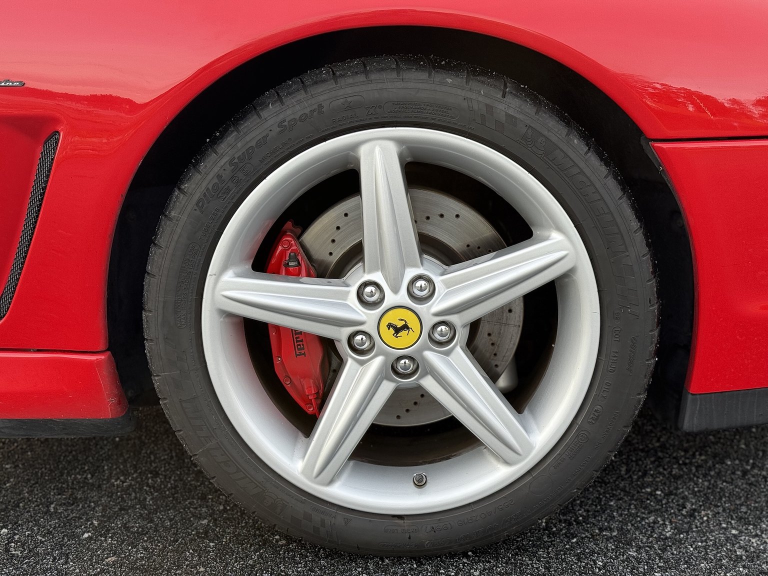 Exteriörbild på 2003 Ferrari 575M Maranello