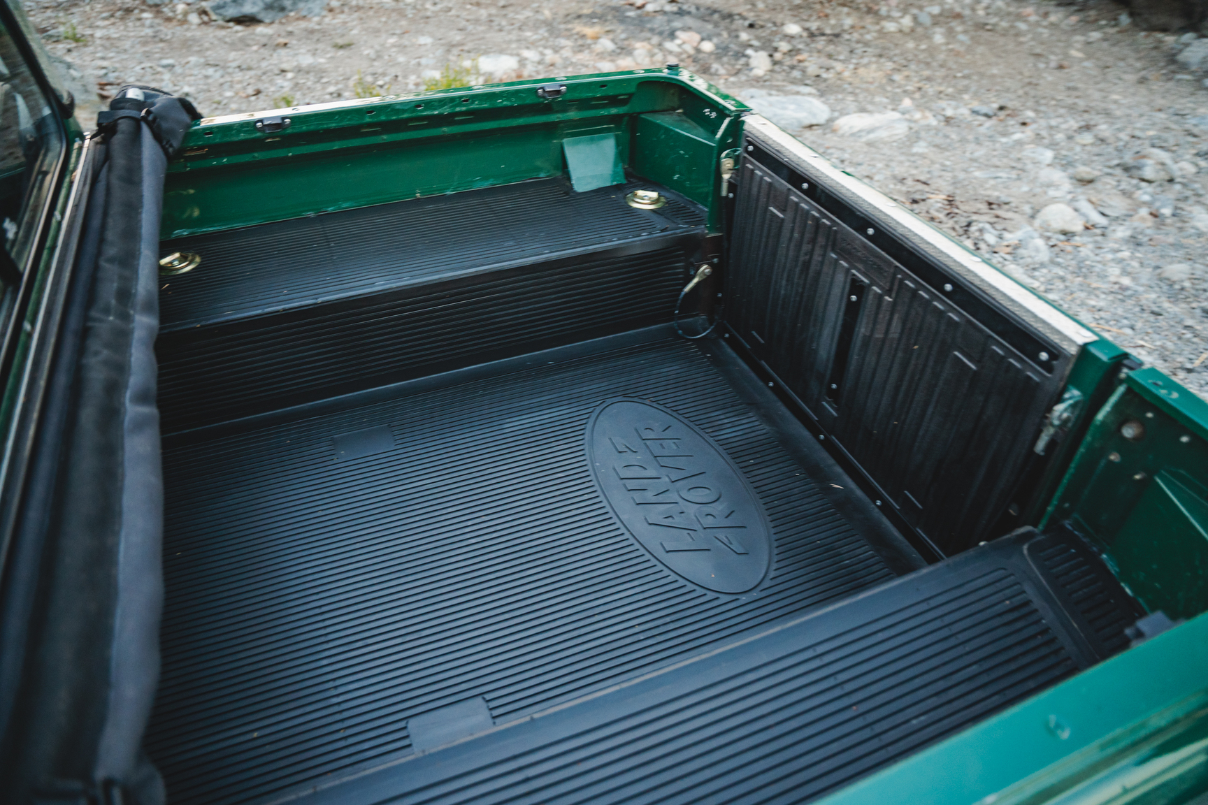 Exteriörbild på 2003 Land Rover Defender TD5 90 Pickup