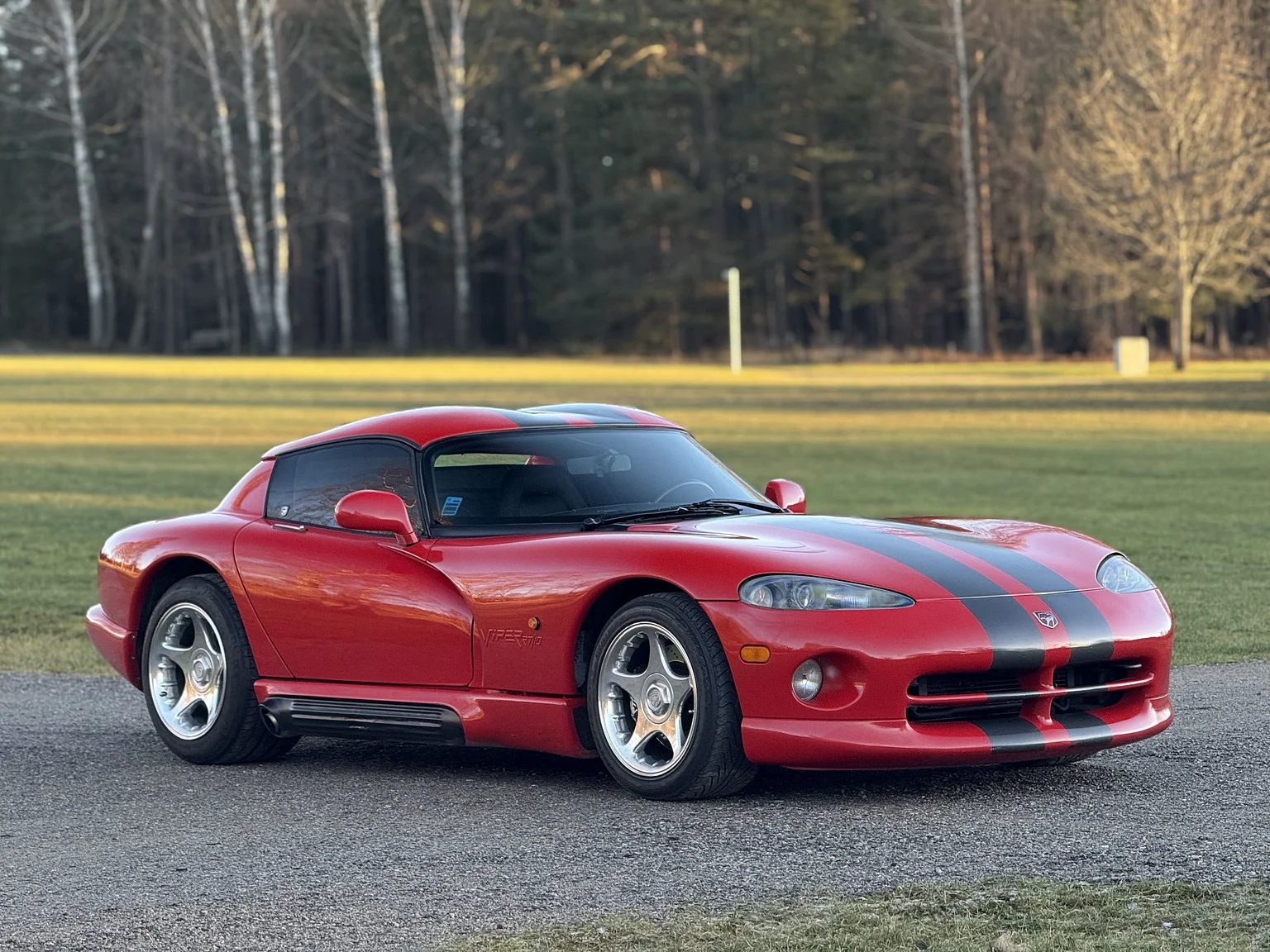 Exterior image of 1994 Chrysler Viper (1)