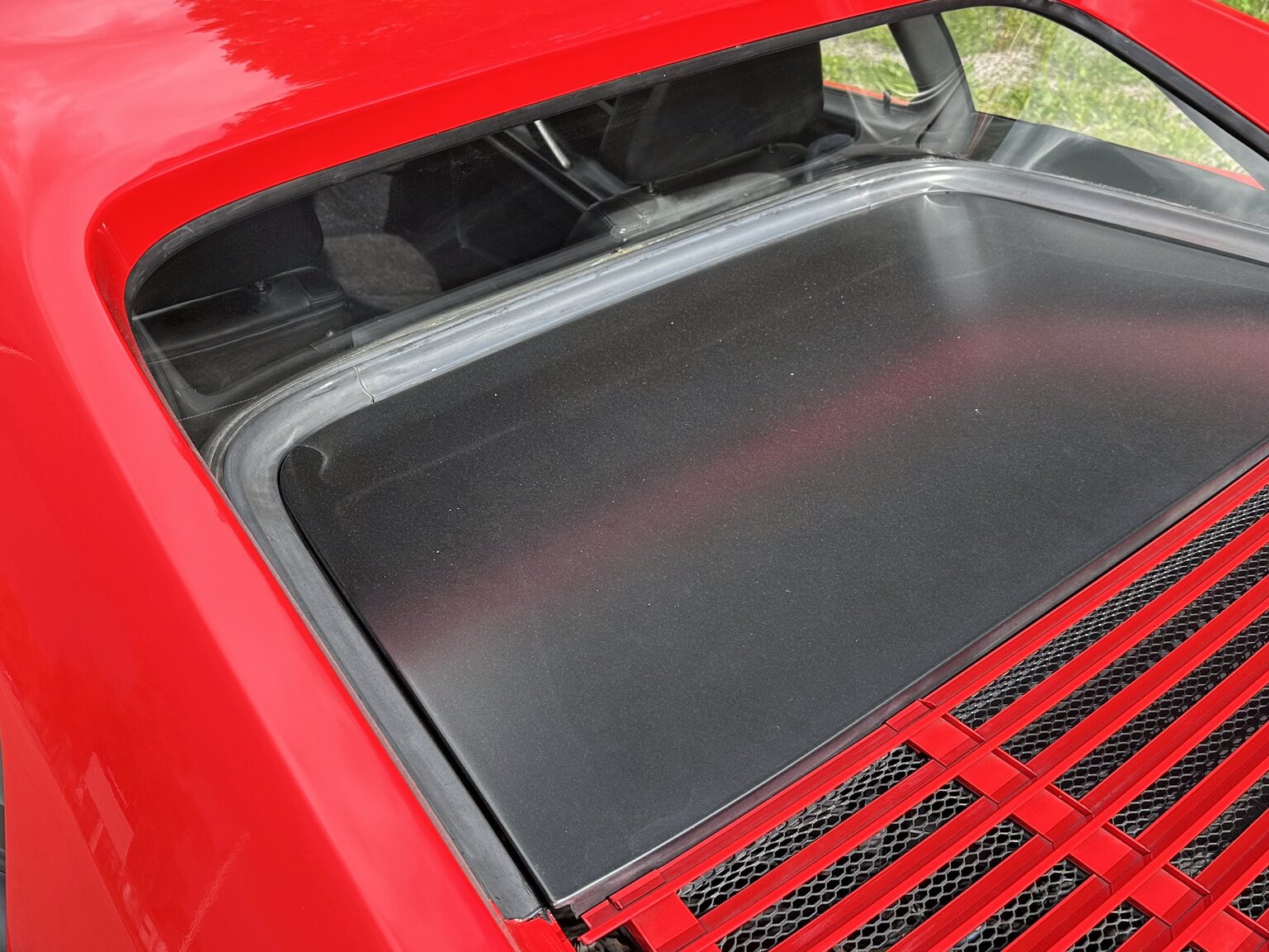 Exterior image of 1990 Ferrari 348 (30)