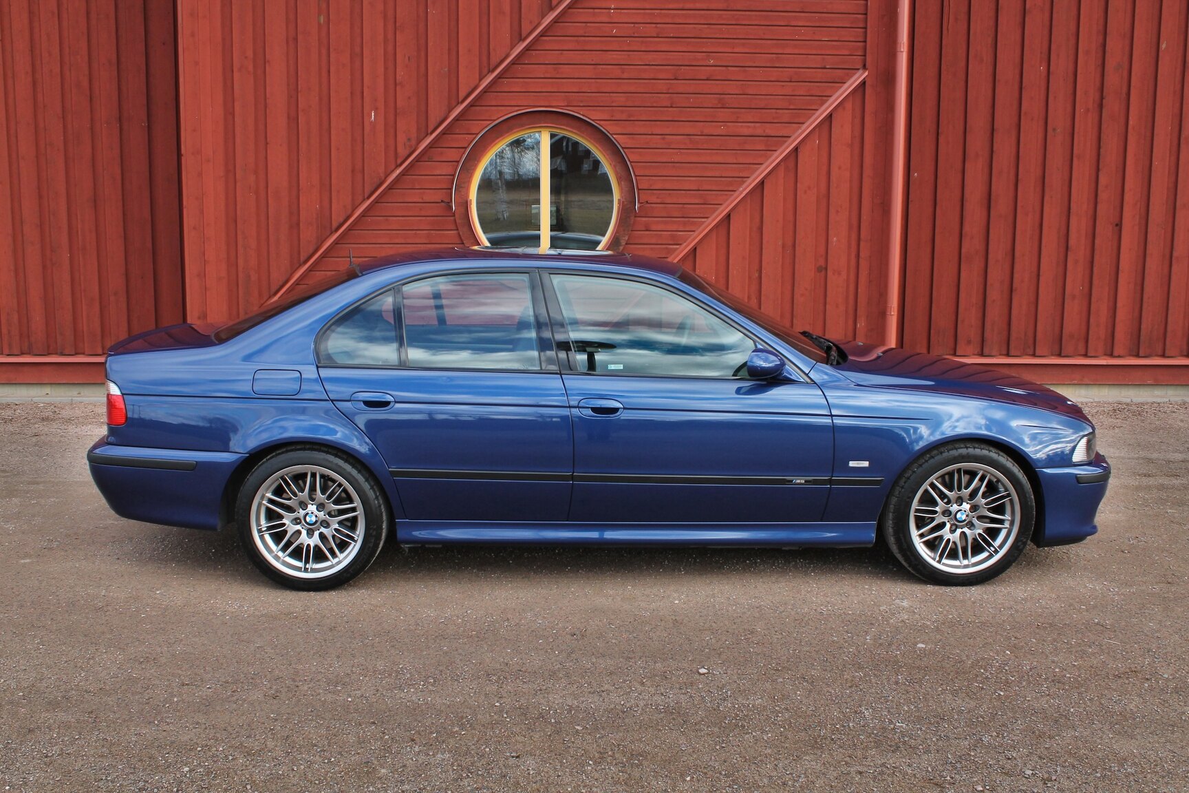 Exteriörbild på 2003 BMW M5