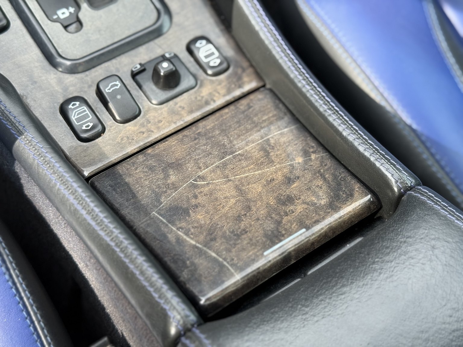 Interior image of 2000 Mercedes-Benz CLK 55 AMG Coupé