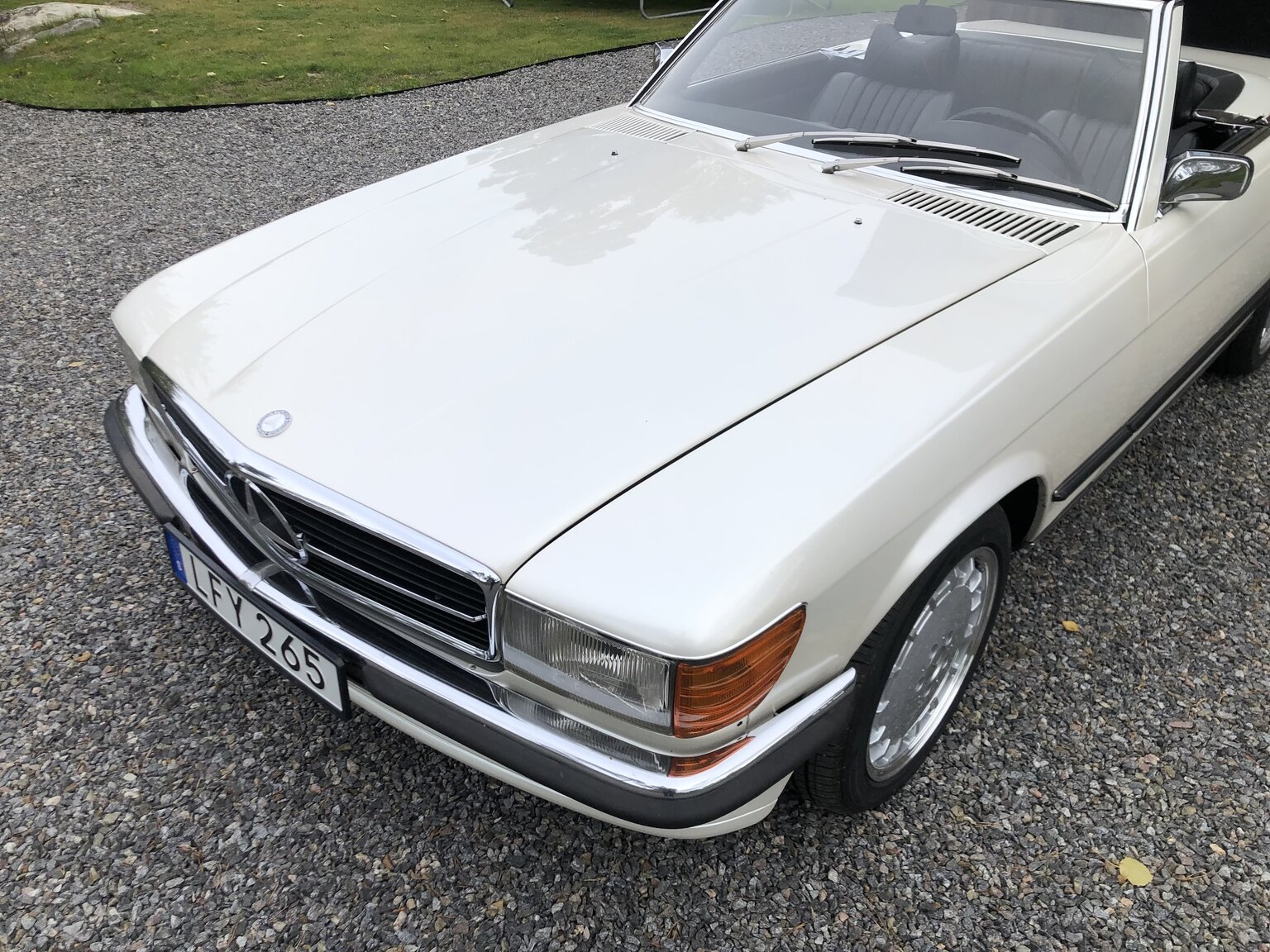 Exteriörbild på 1972 Mercedes-Benz 350 SL
